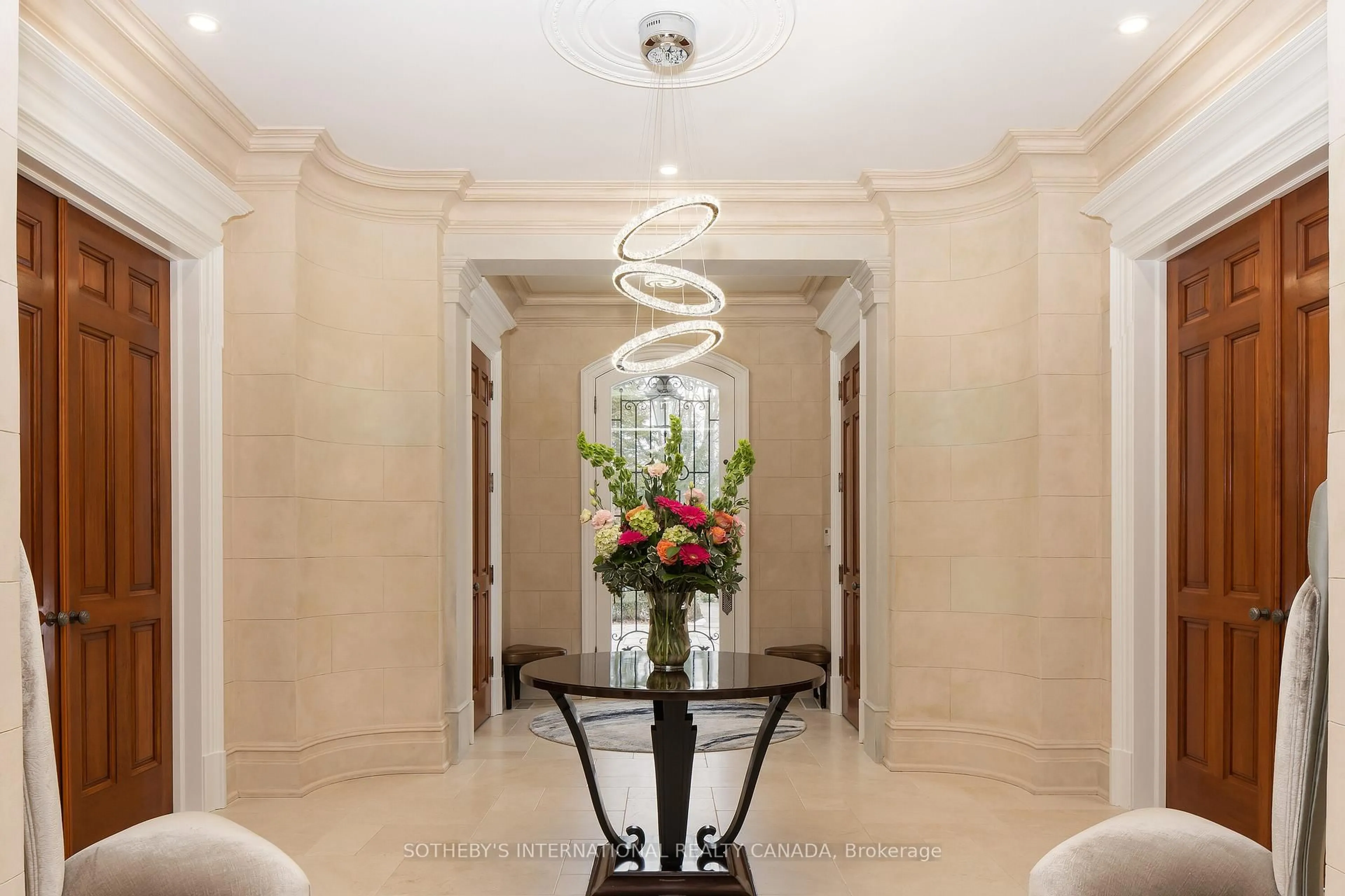 Indoor foyer for 45 Bayview Rdge, Toronto Ontario M2L 1E3