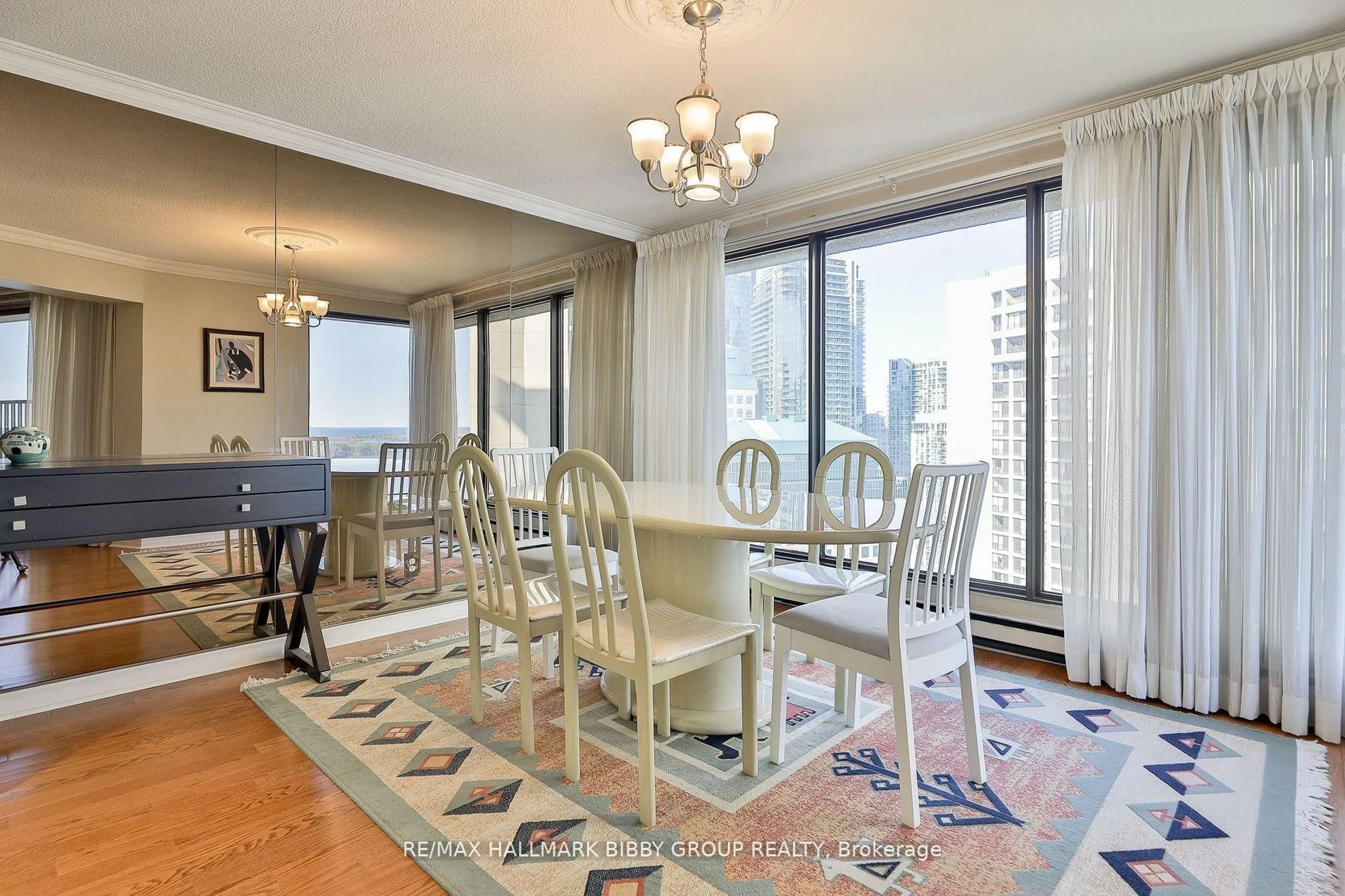 Dining room, carpet floor for 65 Harbour Sq #3006, Toronto Ontario M5J 2L4
