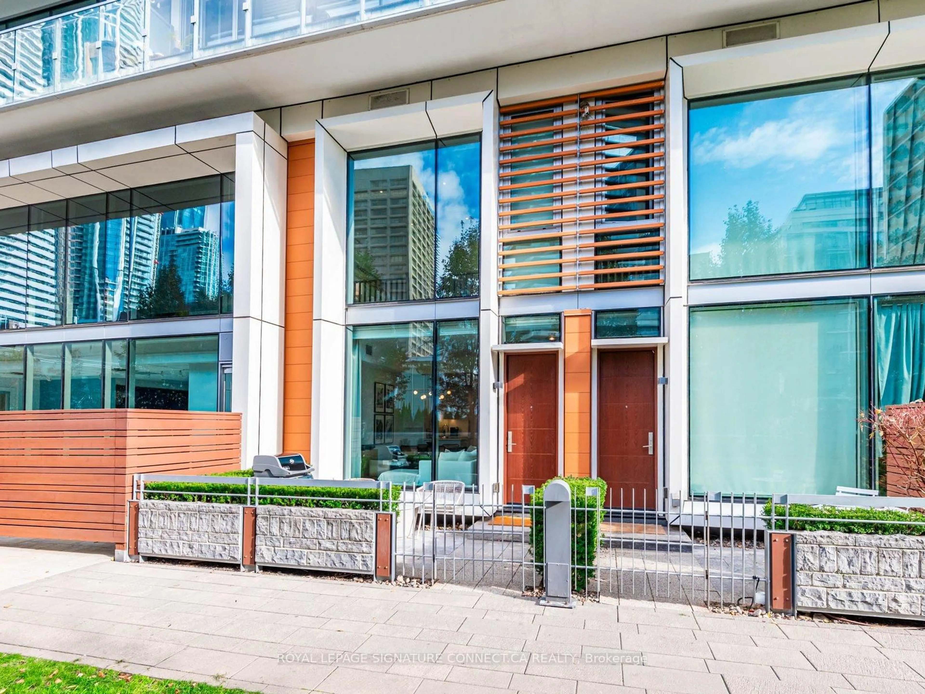 Unknown for 39 Queens Quay #TH132, Toronto Ontario M5E 0A5