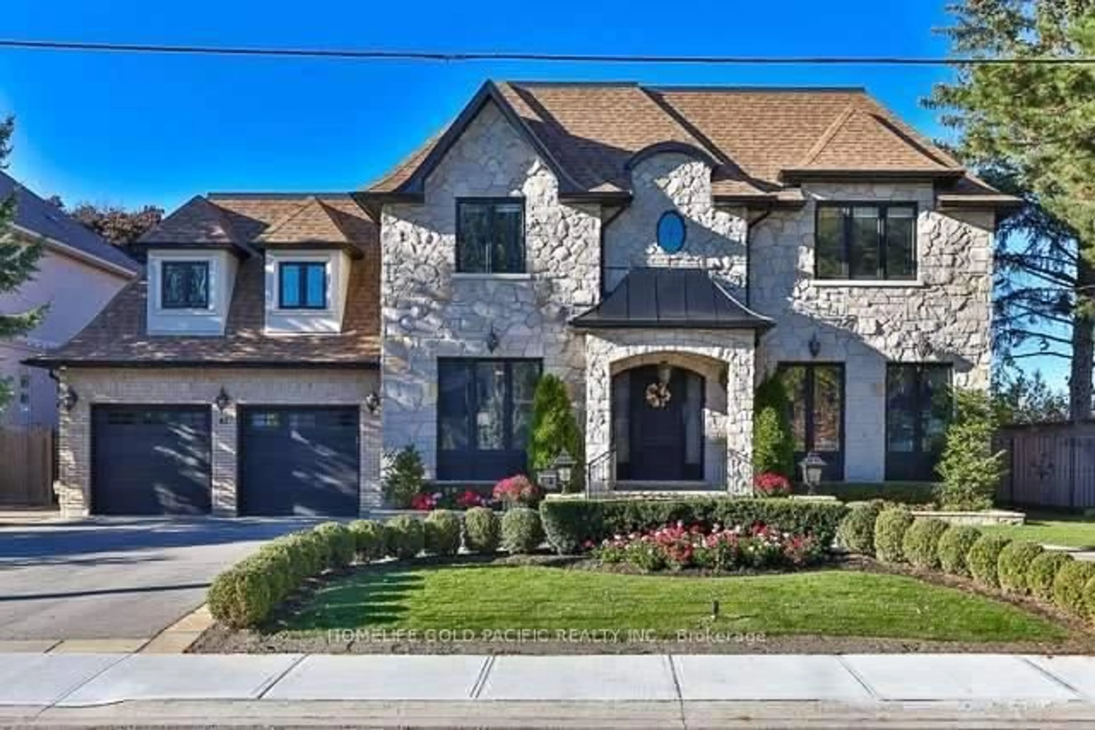 Home with brick exterior material, street for 82 York Rd, Toronto Ontario M2L 1H8