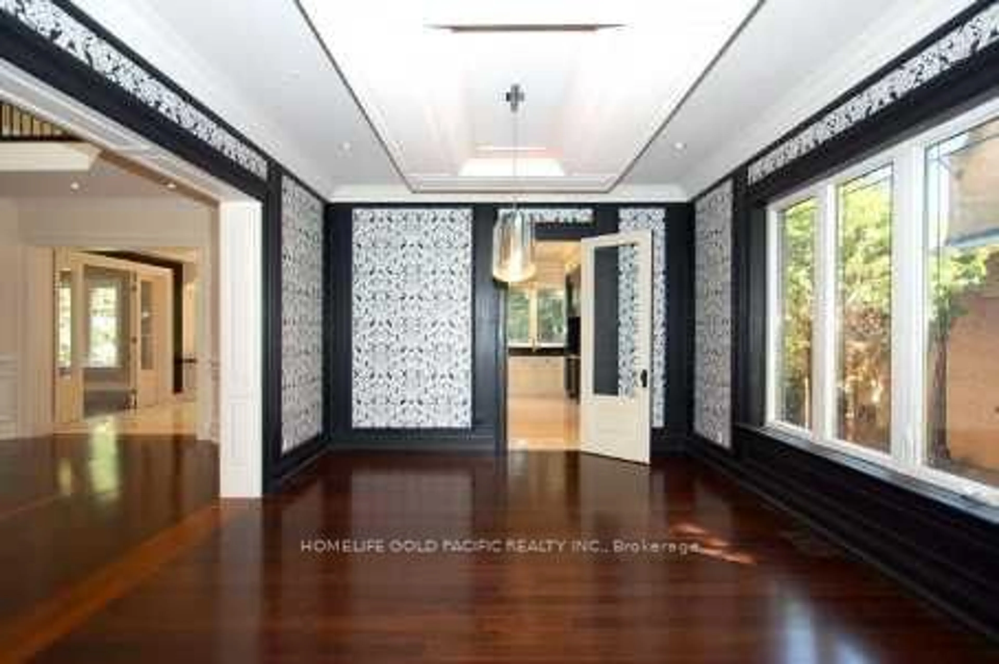 Indoor foyer for 82 York Rd, Toronto Ontario M2L 1H8