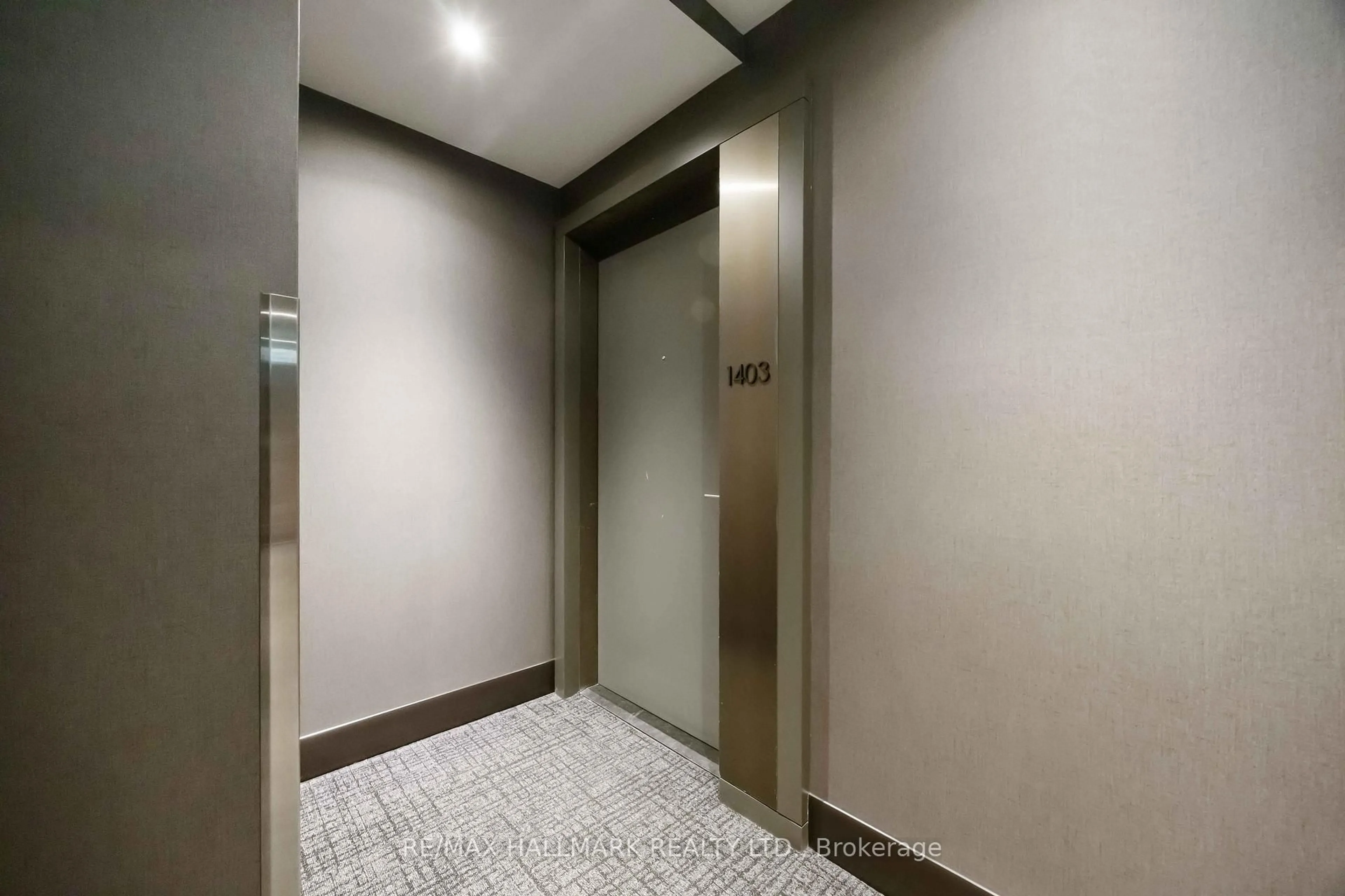 Indoor foyer for 8 Cumberland St #1403, Toronto Ontario M4W 0B6