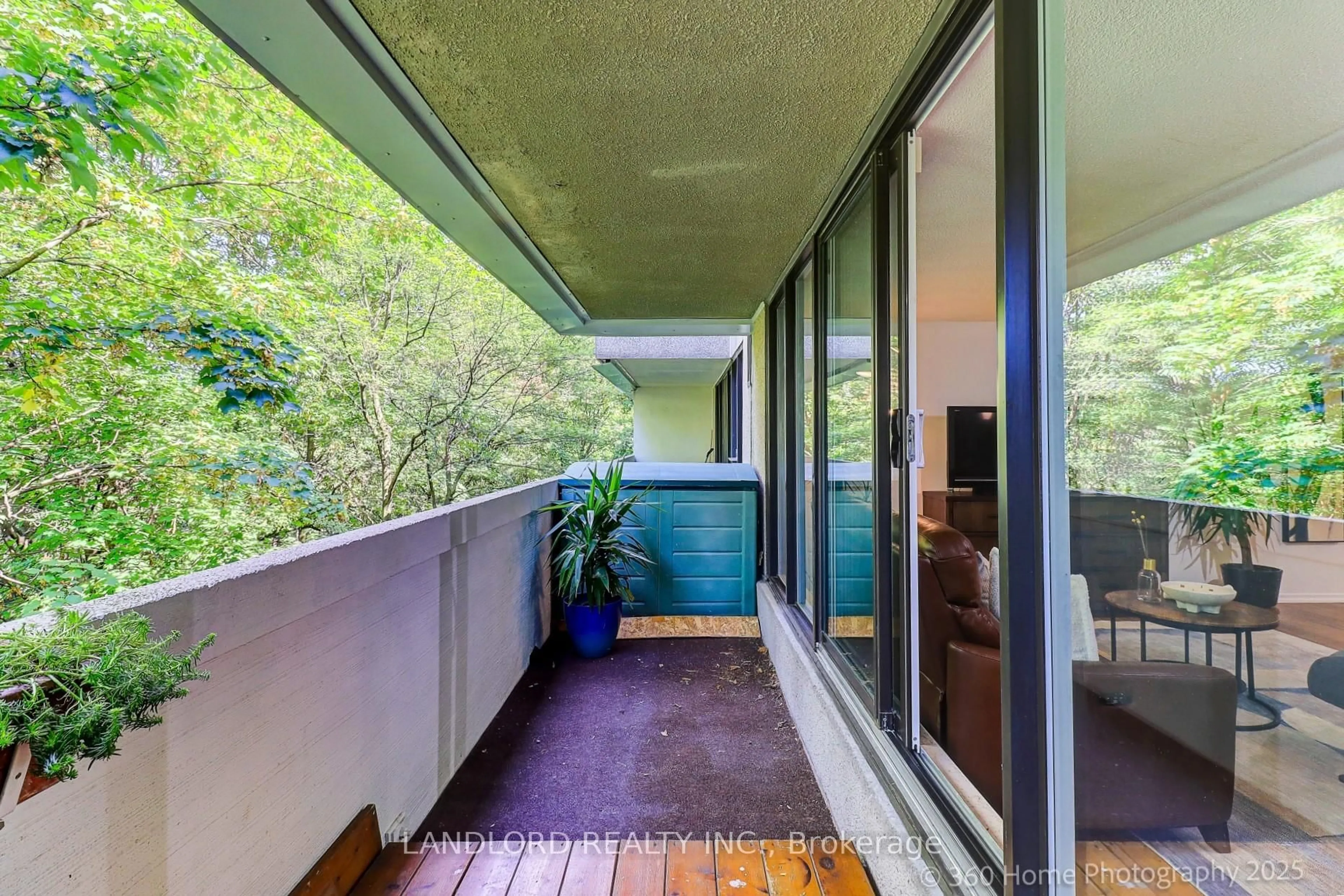 Unknown for 360 Bloor St #207, Toronto Ontario M4W 3M3