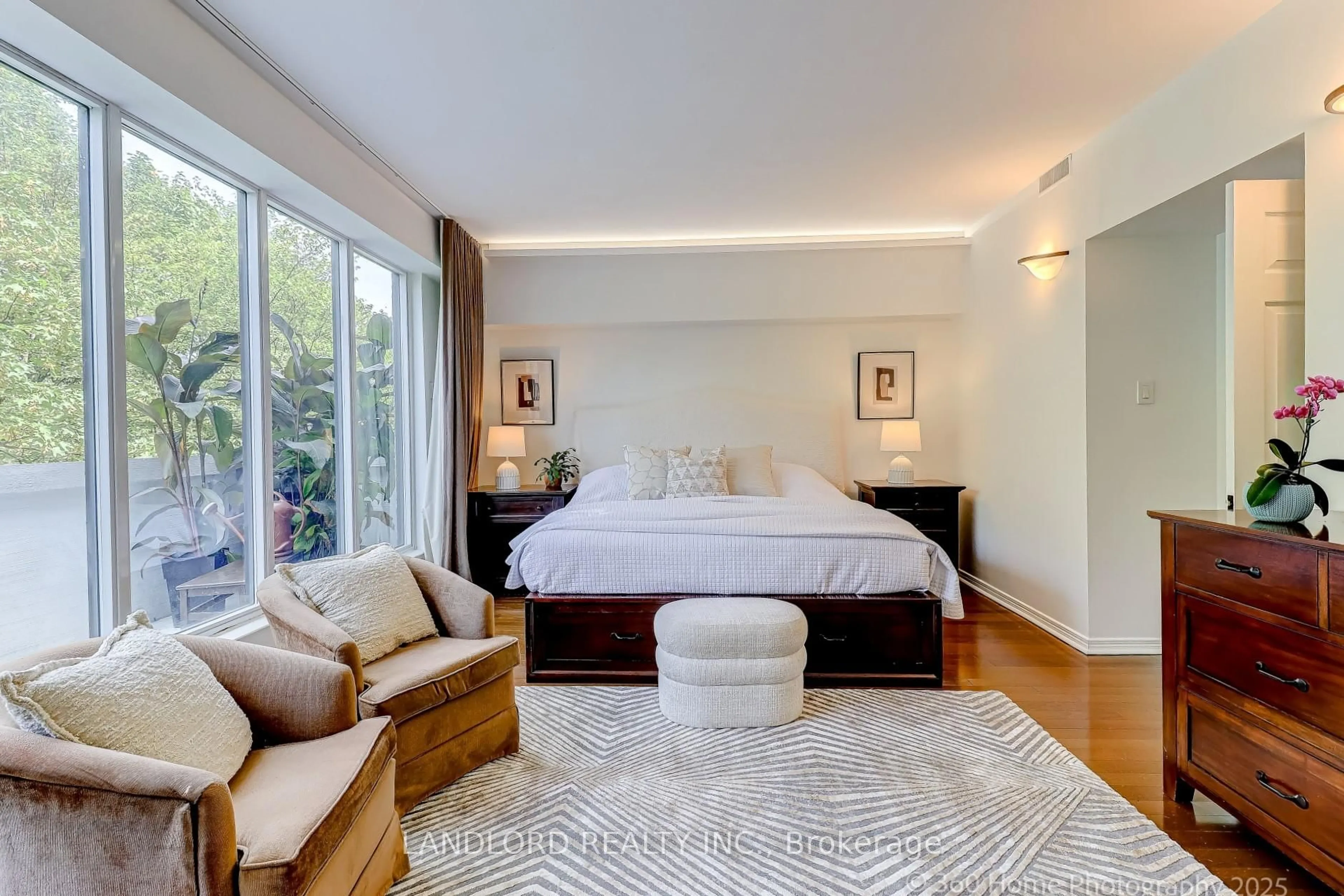 Bedroom with bed, unknown for 360 Bloor St #207, Toronto Ontario M4W 3M3