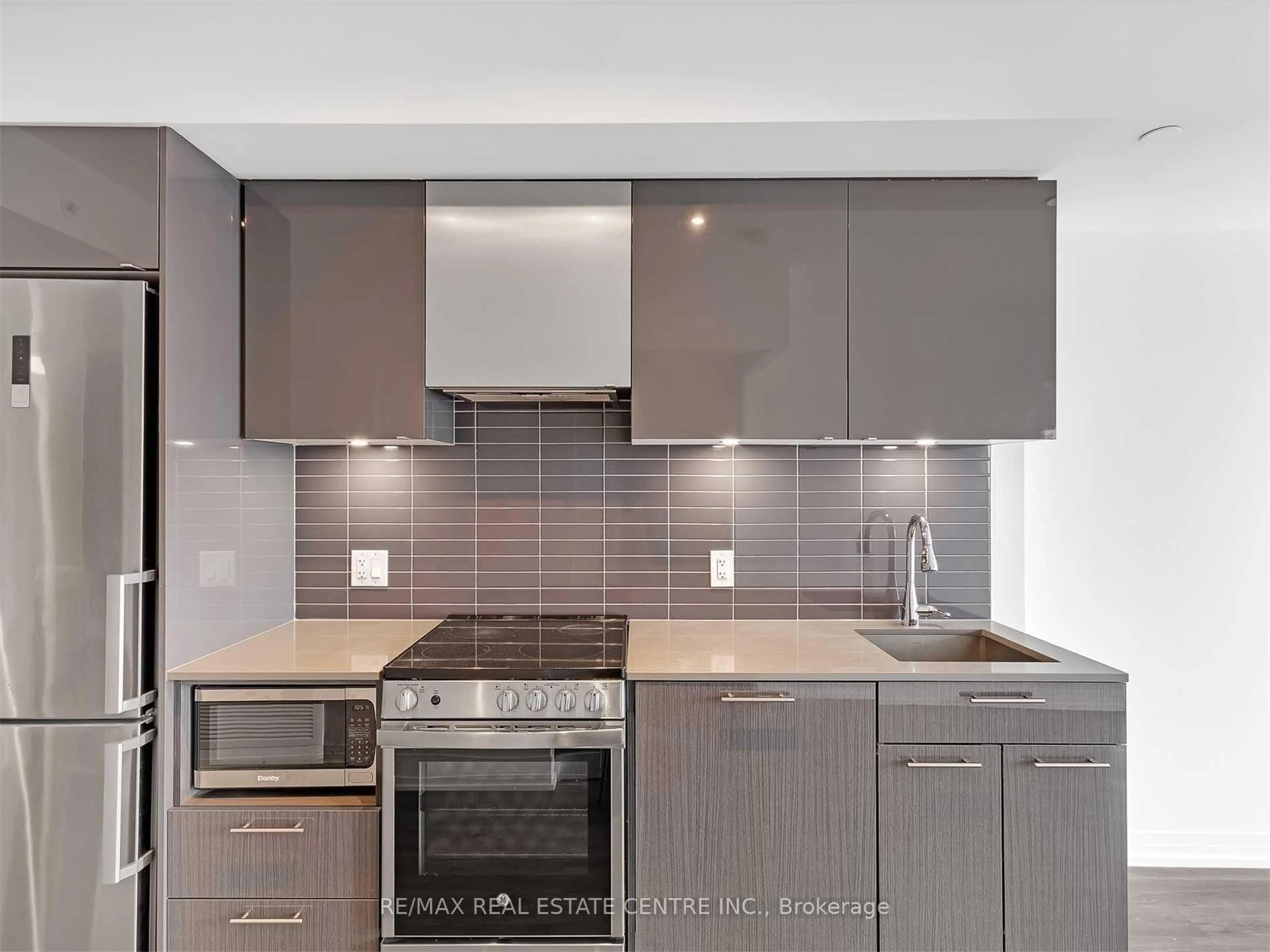 Standard kitchen, unknown for 251 Jarvis St #4709, Toronto Ontario M5B 0C3