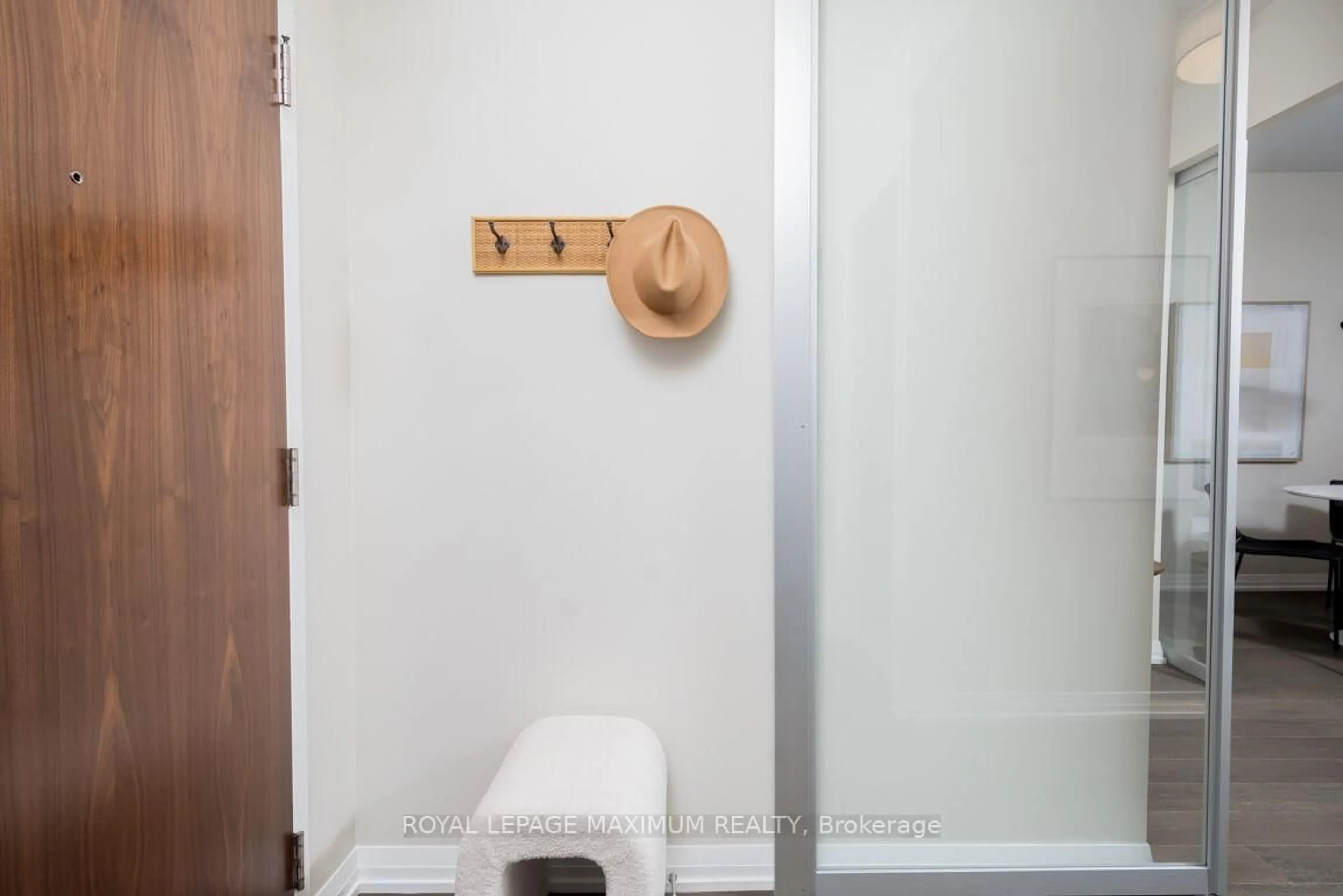 Unknown for 835 St Clair Ave #313, Toronto Ontario M6C 0A8