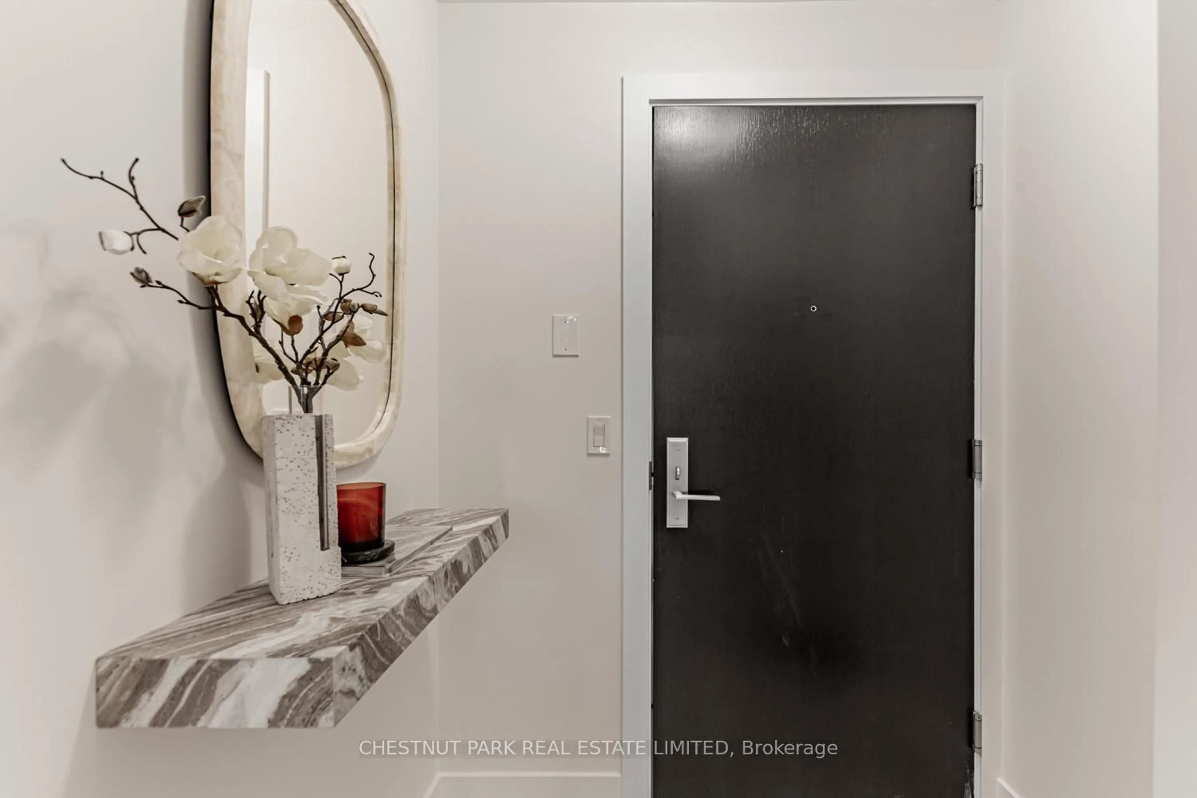 Indoor entryway for 181 Bedford Rd #1603, Toronto Ontario M5R 0C2