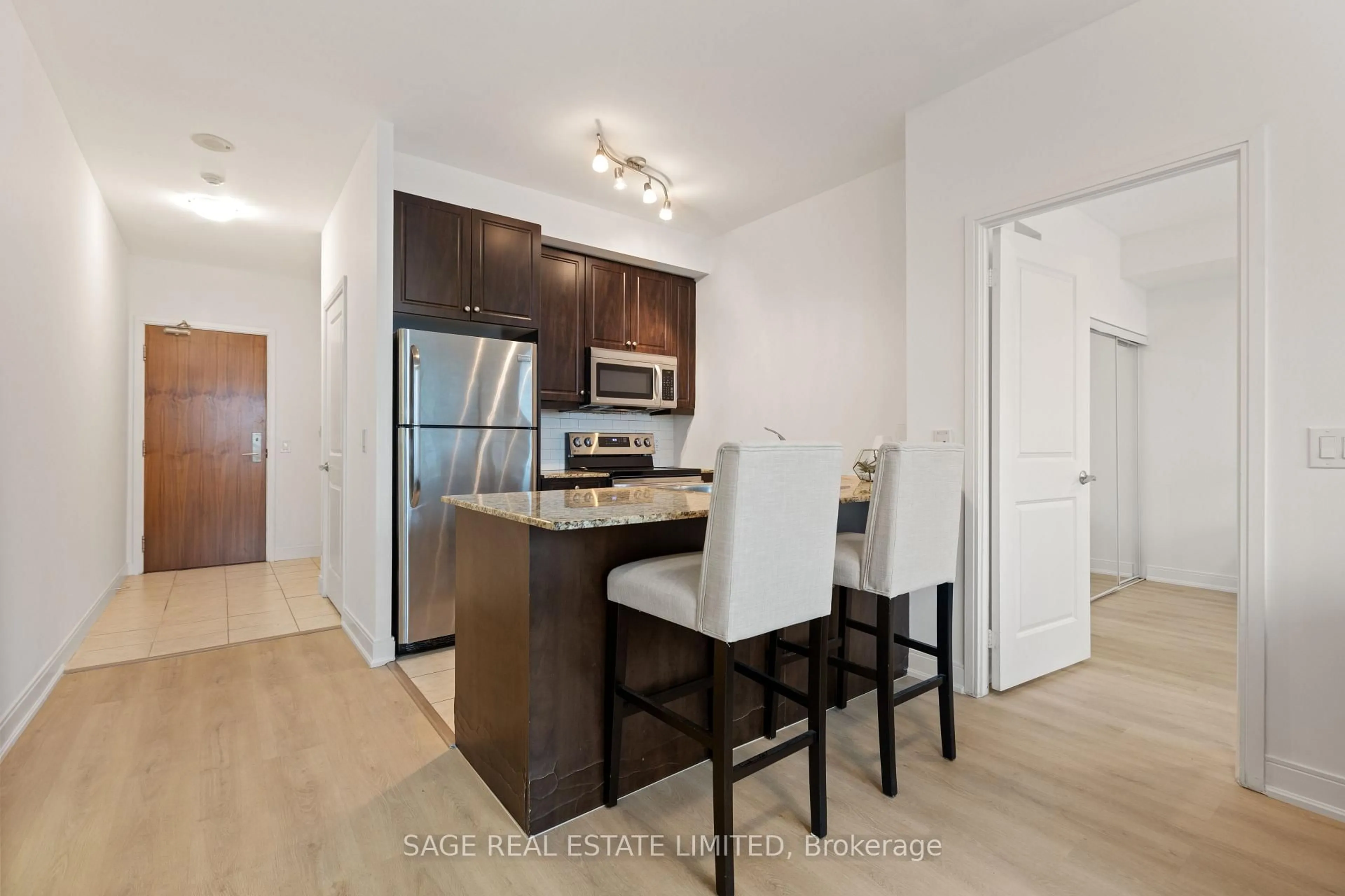 Standard kitchen, wood/laminate floor for 88 Broadway Ave #1301, Toronto Ontario M4P 0A5