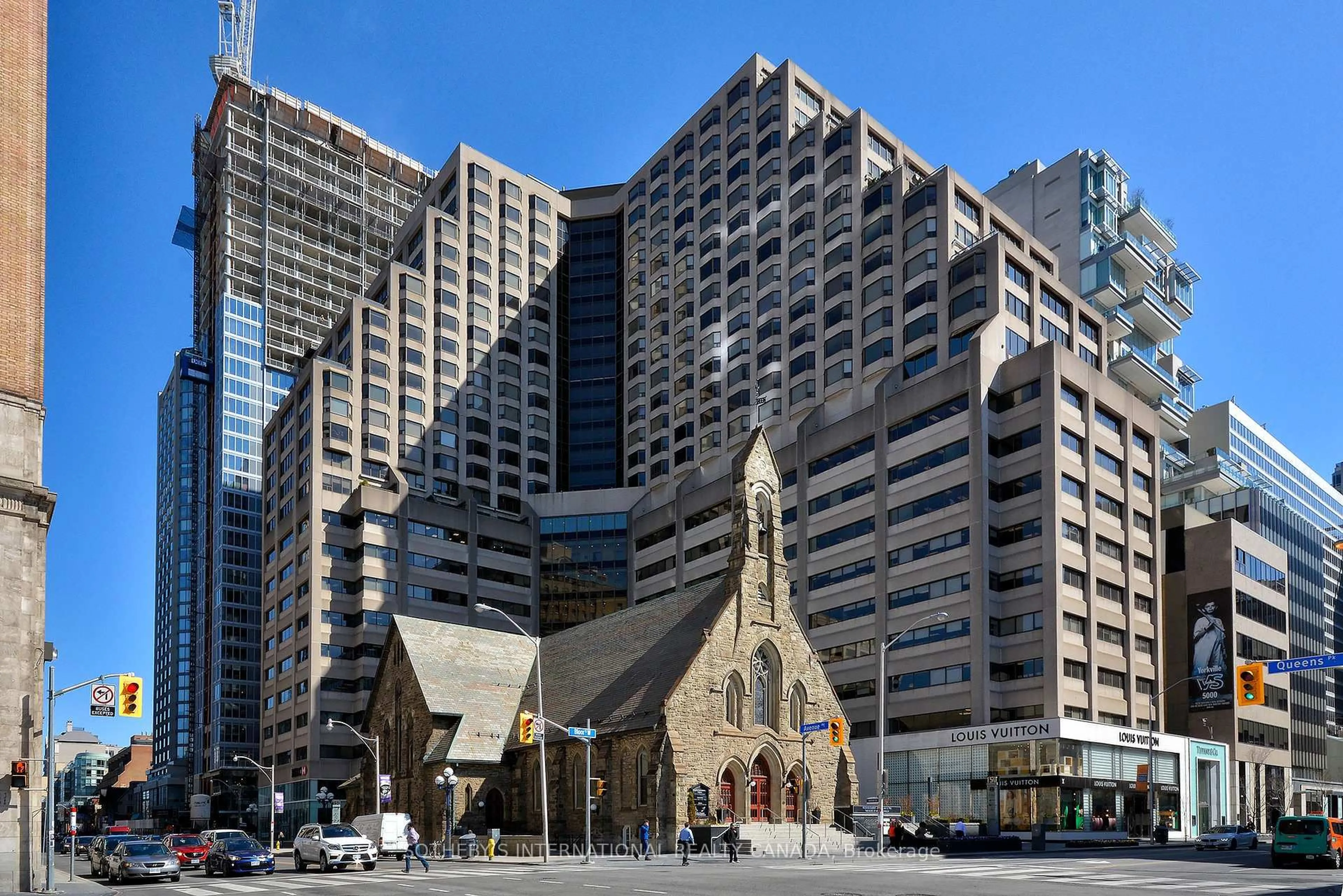 Indoor foyer for 175 Cumberland St #2202, Toronto Ontario M5R 3M9