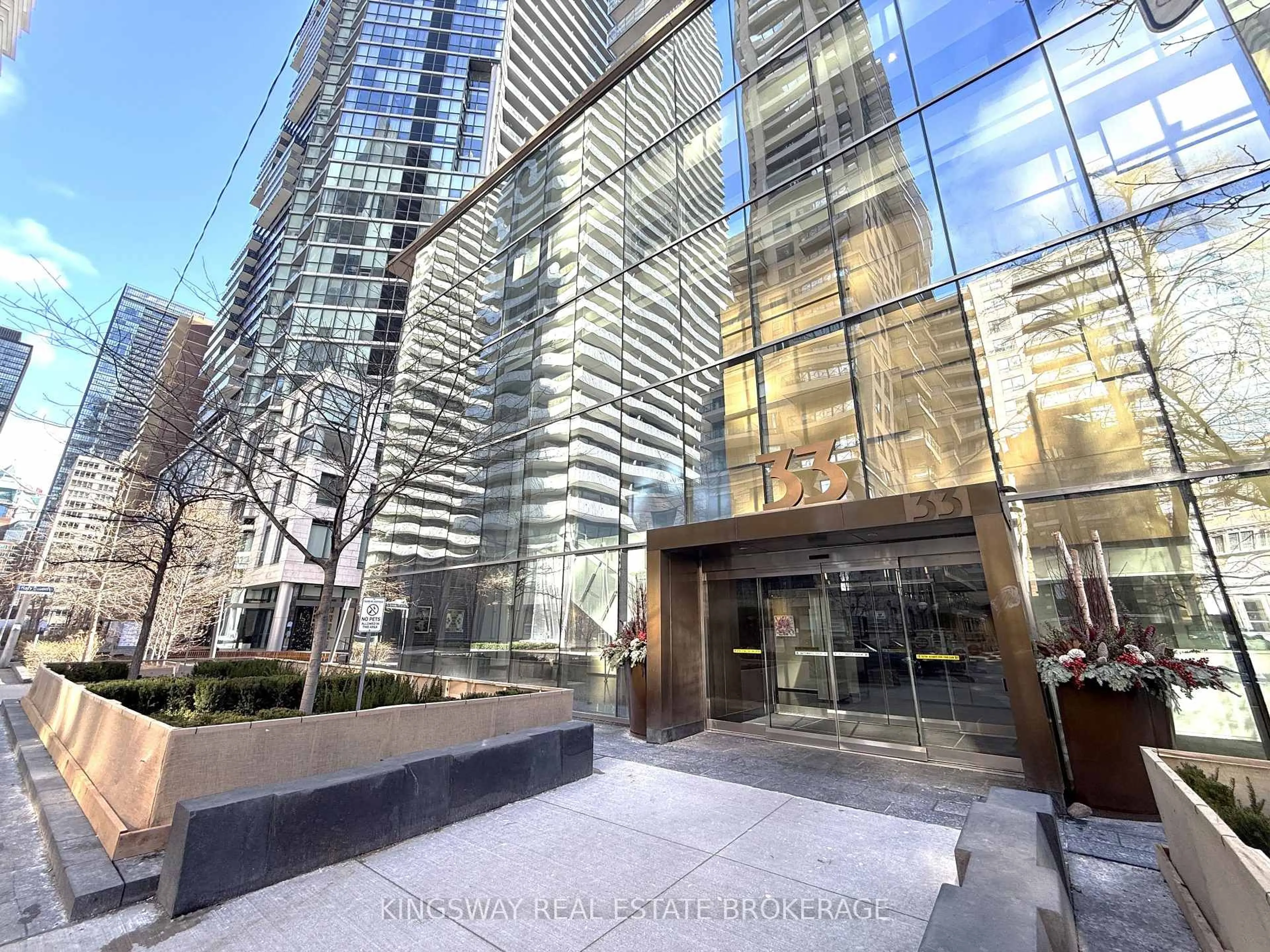 Indoor foyer for 33 Charles St #910, Toronto Ontario M4Y 0A2