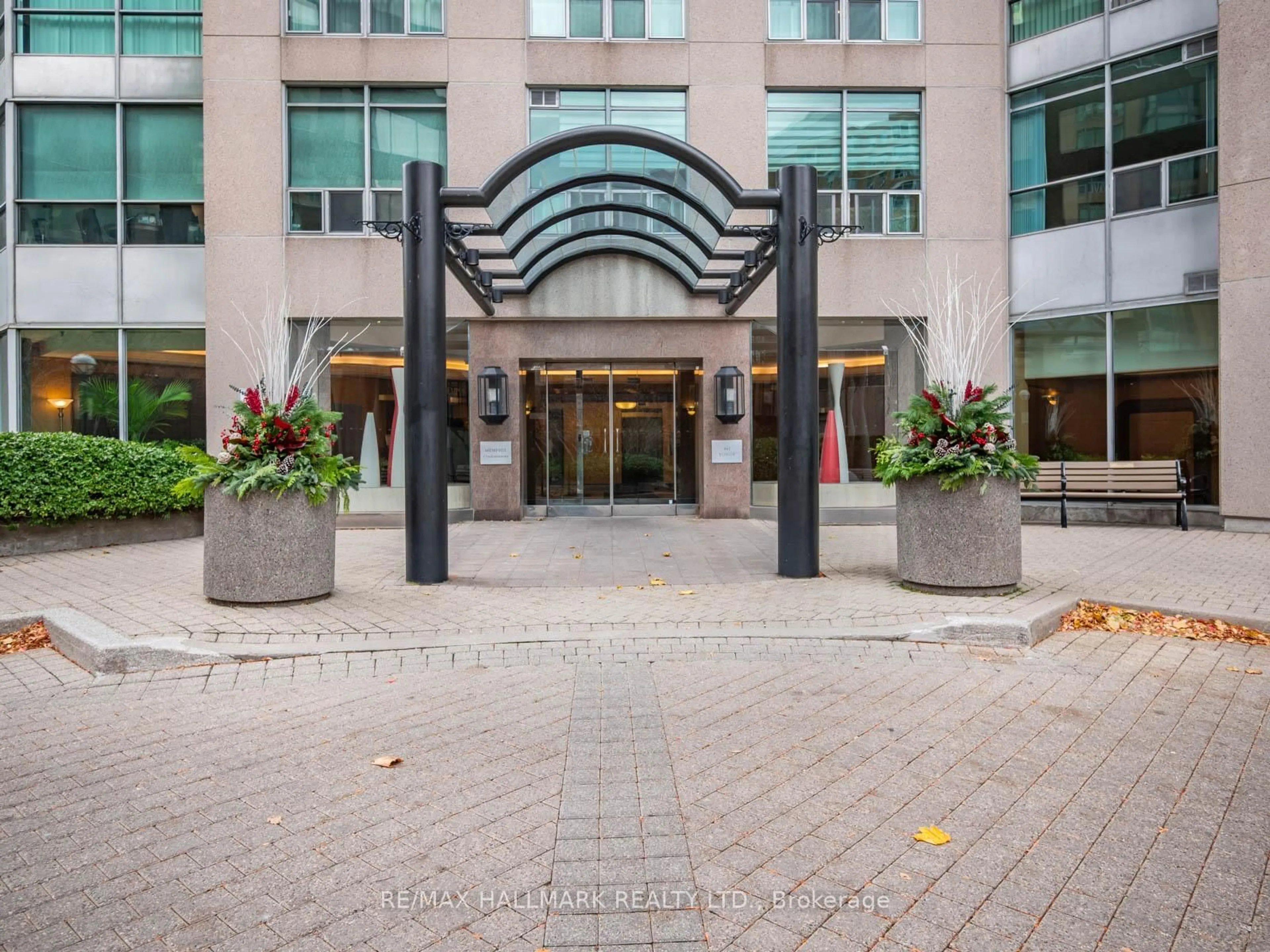 Indoor foyer for 942 Yonge St #809, Toronto Ontario M4W 3S8