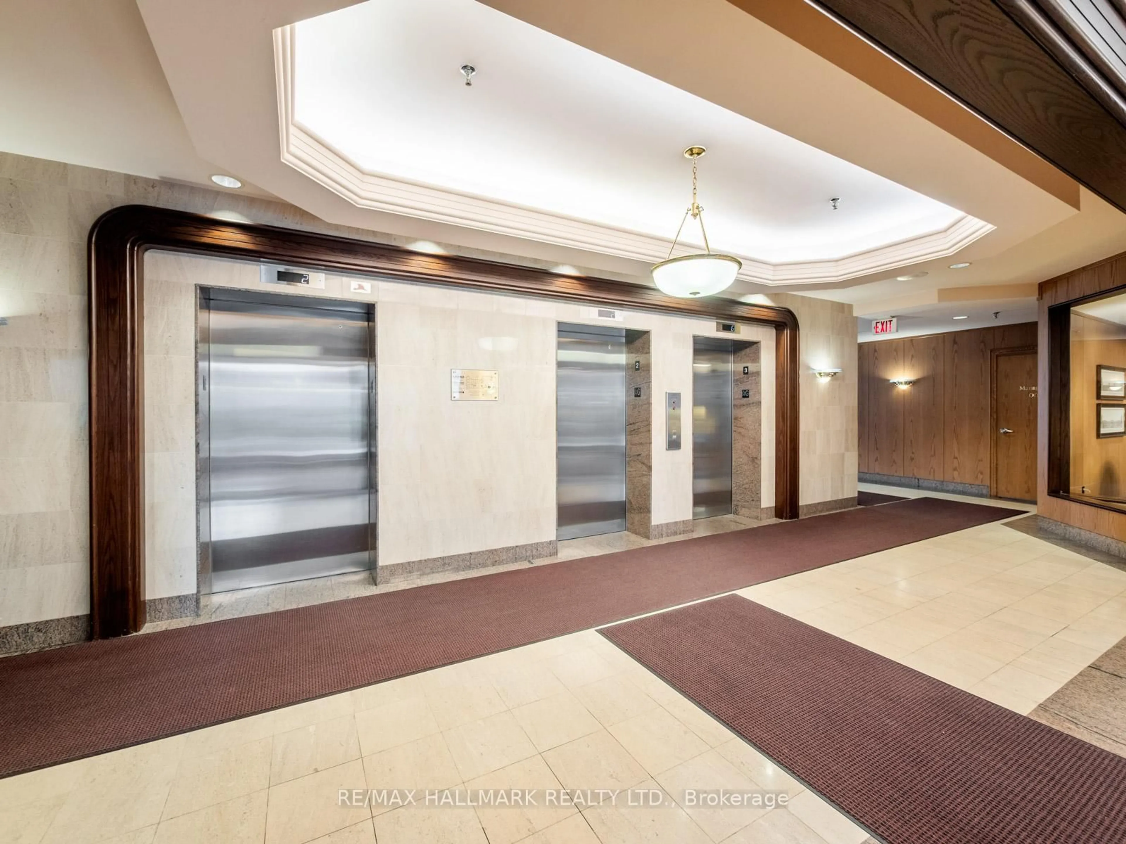 Indoor foyer for 942 Yonge St #809, Toronto Ontario M4W 3S8