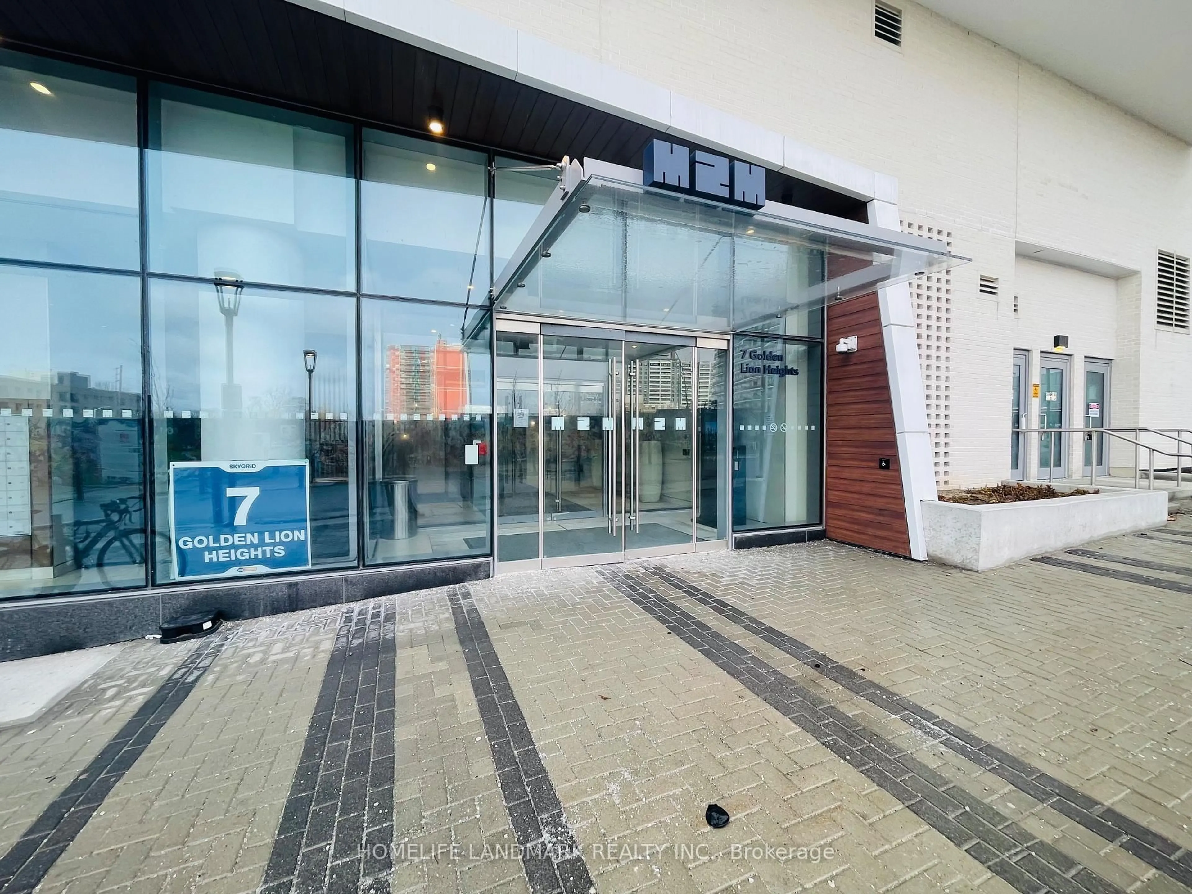 Indoor foyer for 7 GOLDEN LION Hts #N830, Toronto Ontario M2M 3T9