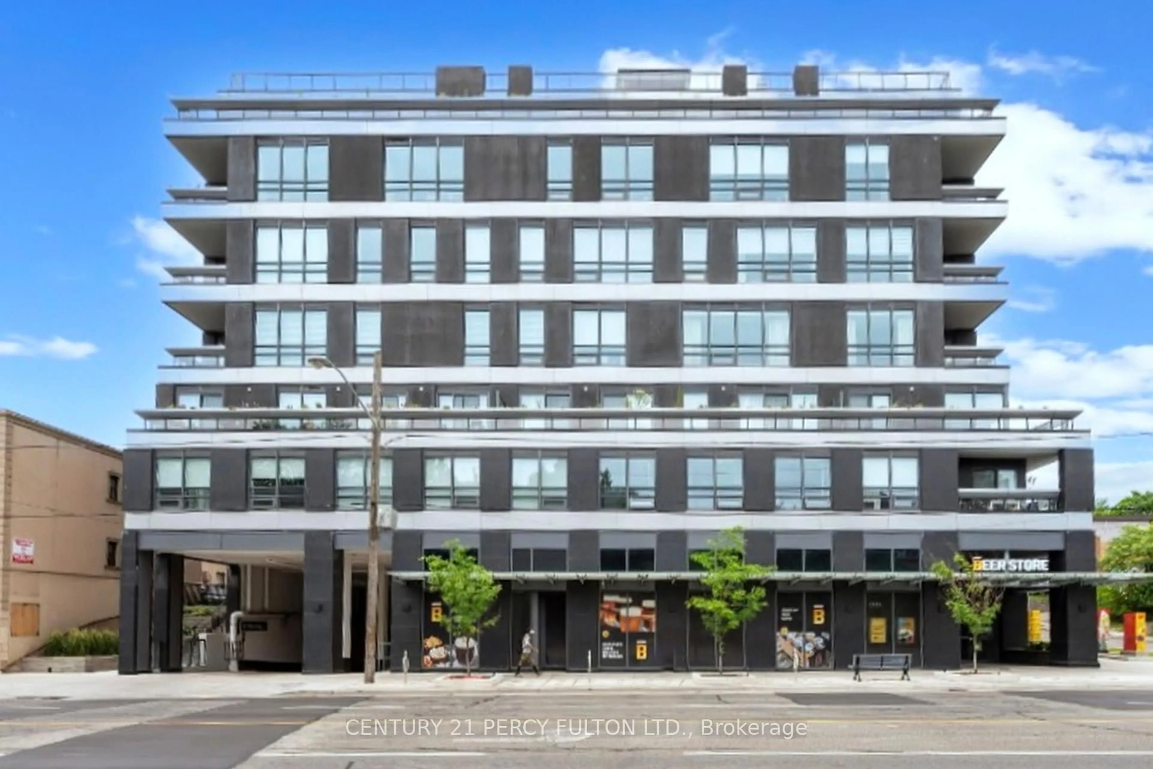Patio, building for 355 Bedford Park Ave #206, Toronto Ontario M5M 0B2