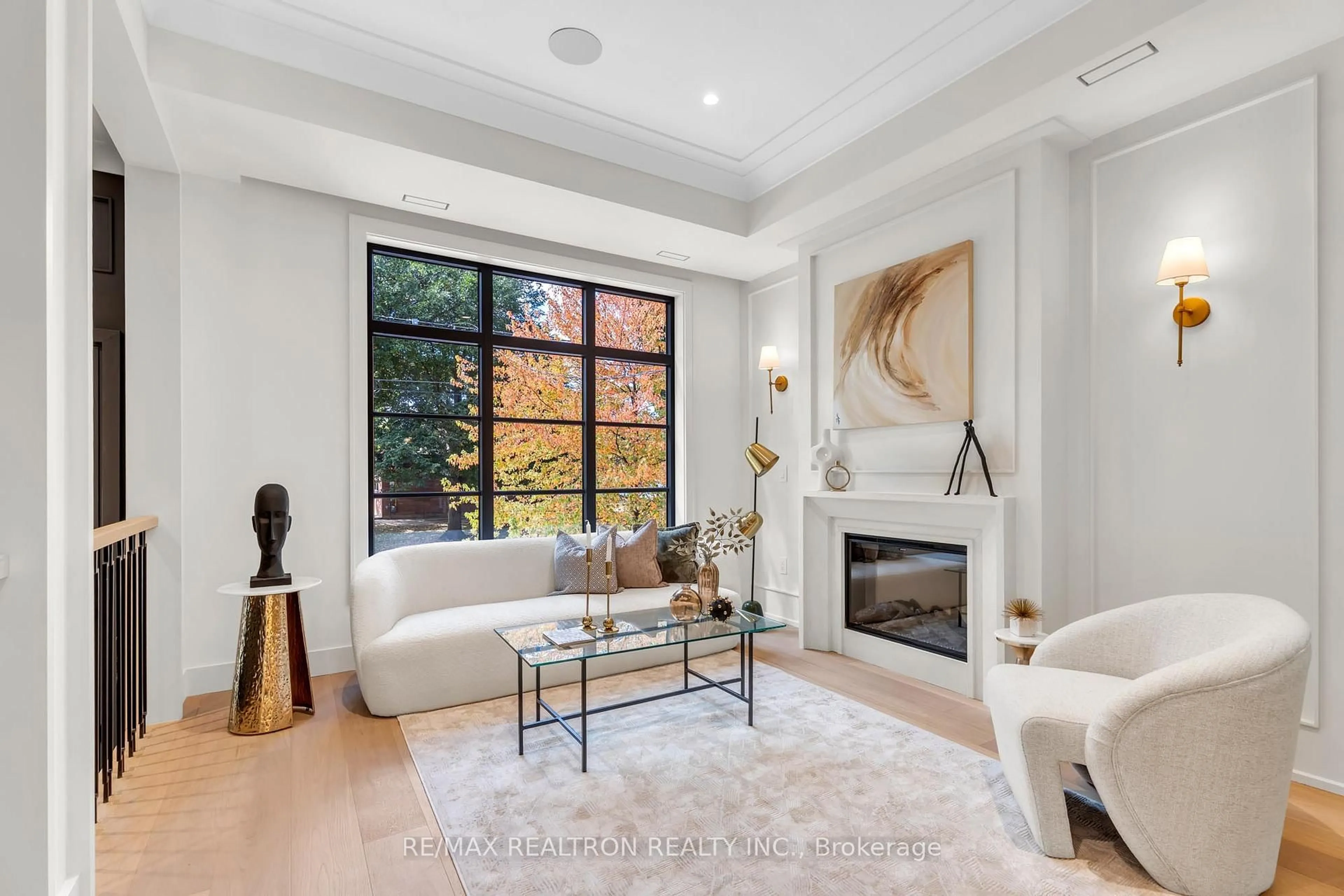 Living room with furniture, unknown for 105 Rumsey Rd, Toronto Ontario M4G 1P1