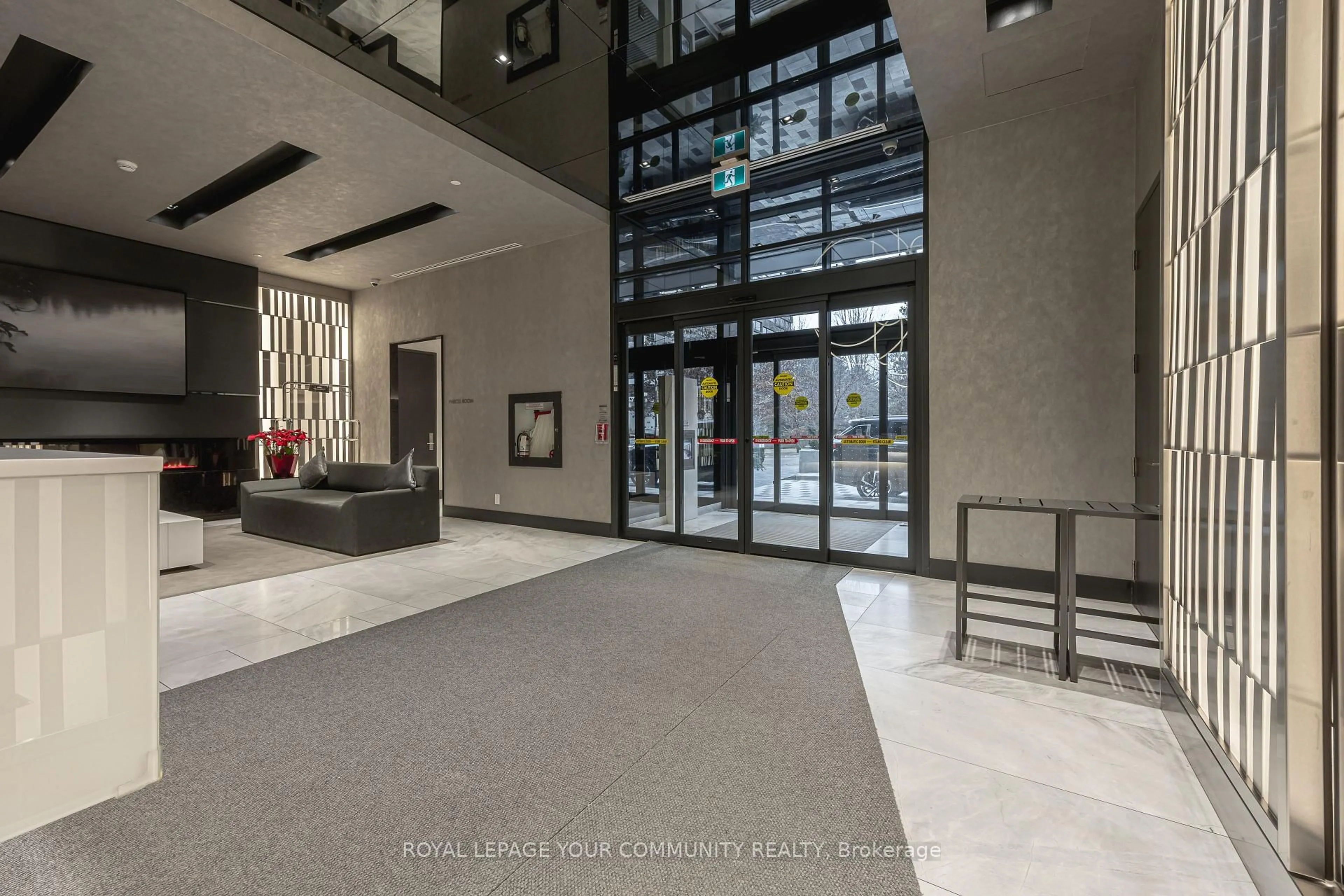 Indoor foyer for 609 Avenue Rd #201, Toronto Ontario M4V 0B1