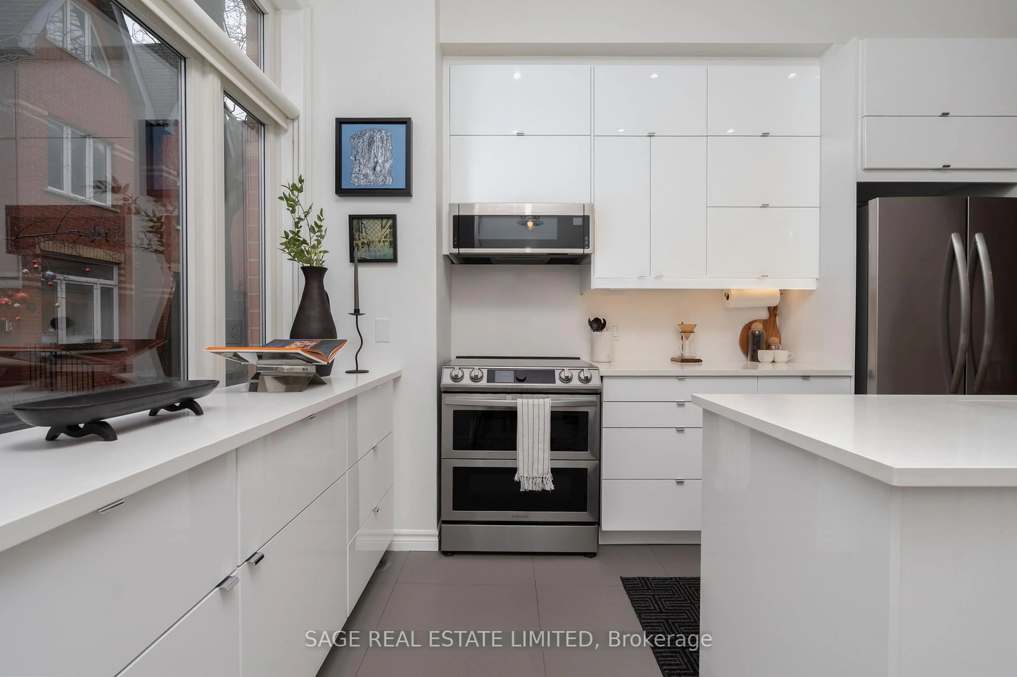 Contemporary kitchen, unknown for 14 Old Trillium Lane, Toronto Ontario M5A 4T2