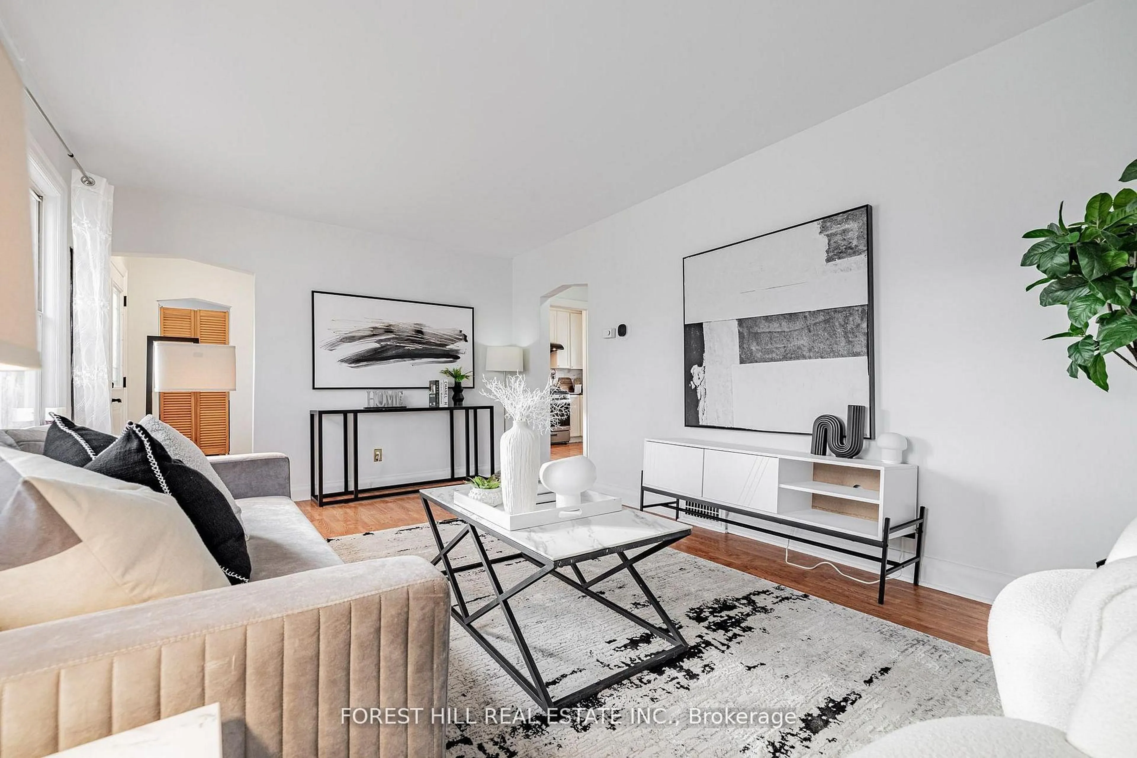 Living room with furniture, unknown for 174 Avondale Ave, Toronto Ontario M2N 2V5