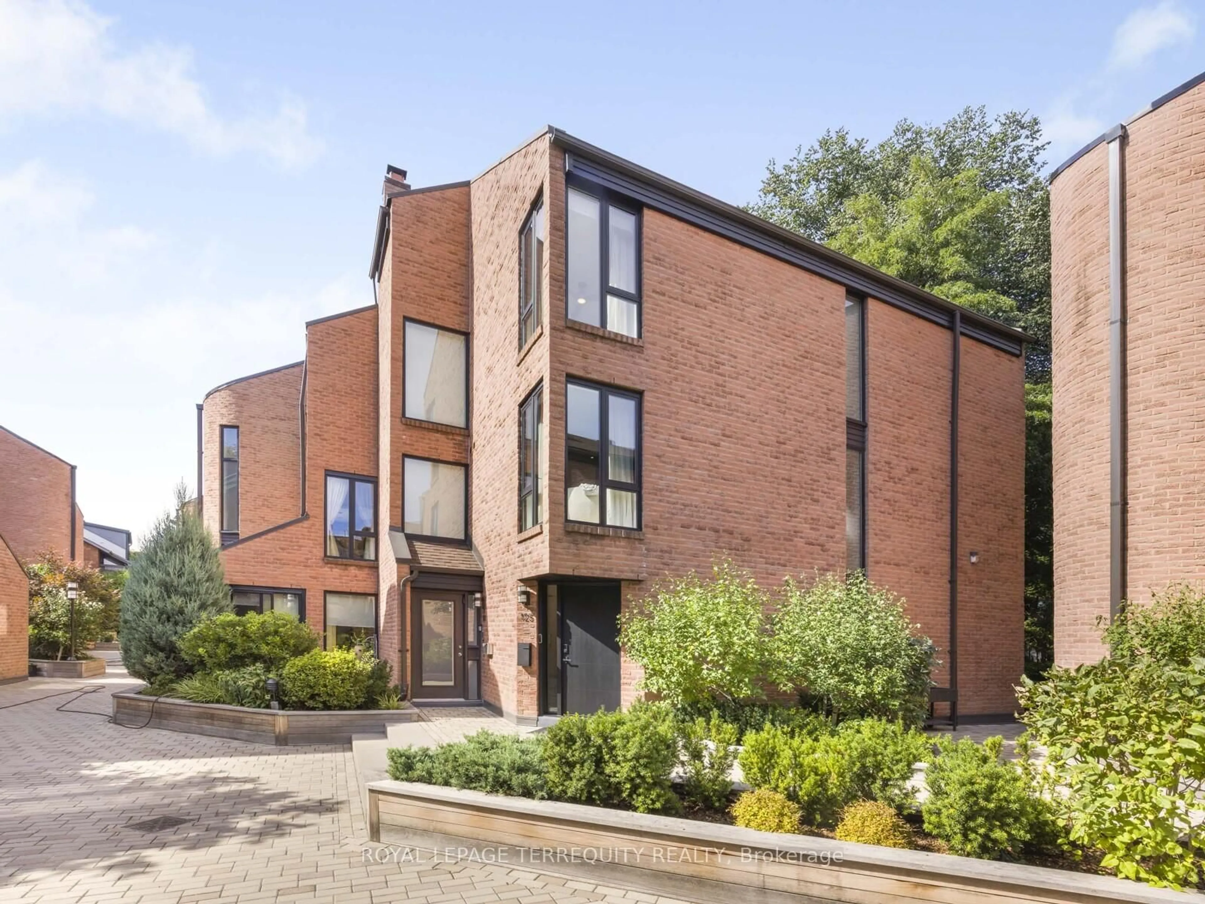 Home with brick exterior material, building for 10 Walker Ave #125, Toronto Ontario M4V 1G2