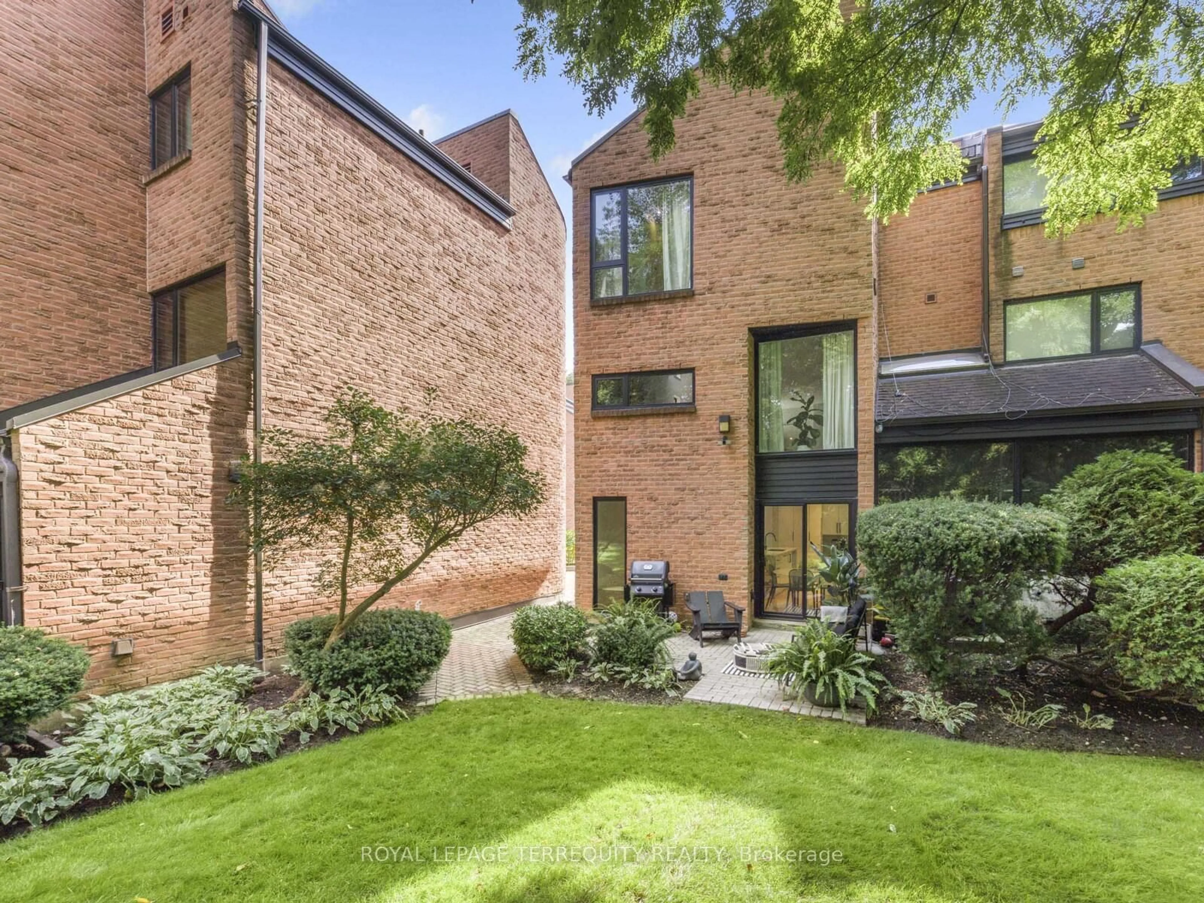 Home with brick exterior material, street for 10 Walker Ave #125, Toronto Ontario M4V 1G2