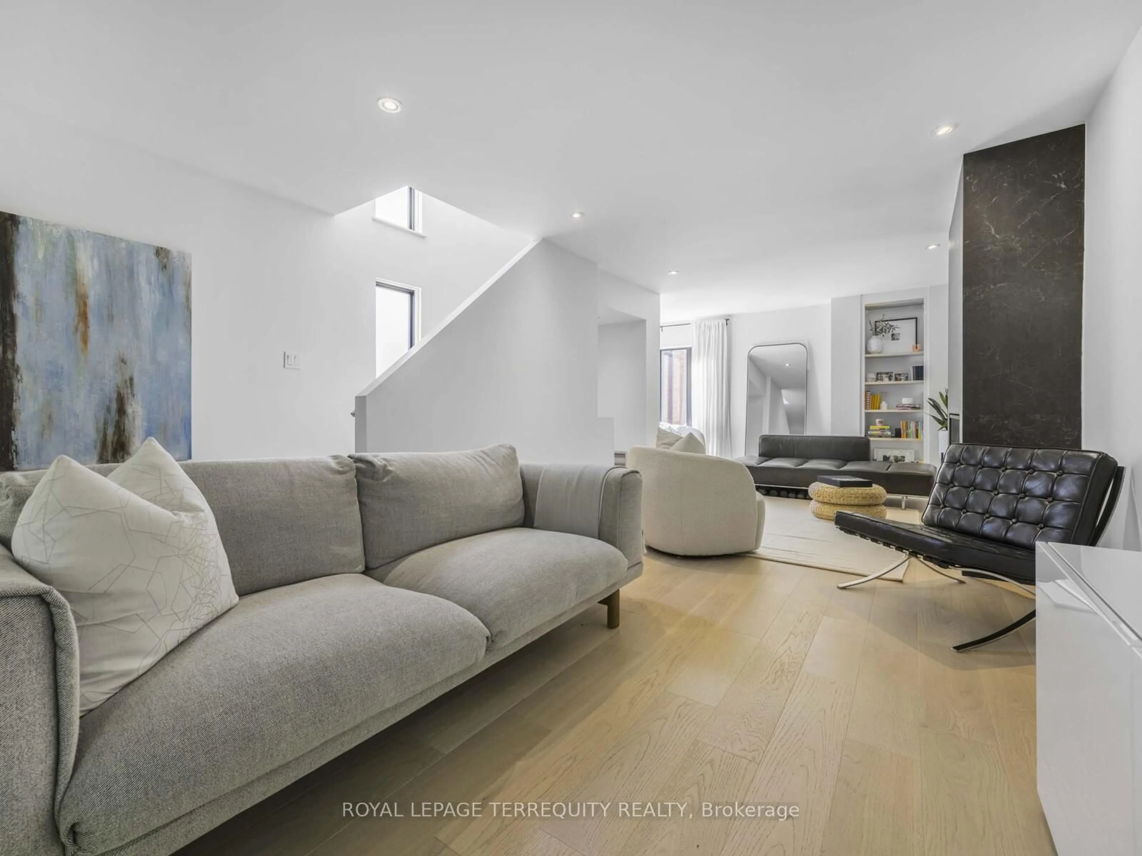 Living room with furniture, unknown for 10 Walker Ave #125, Toronto Ontario M4V 1G2