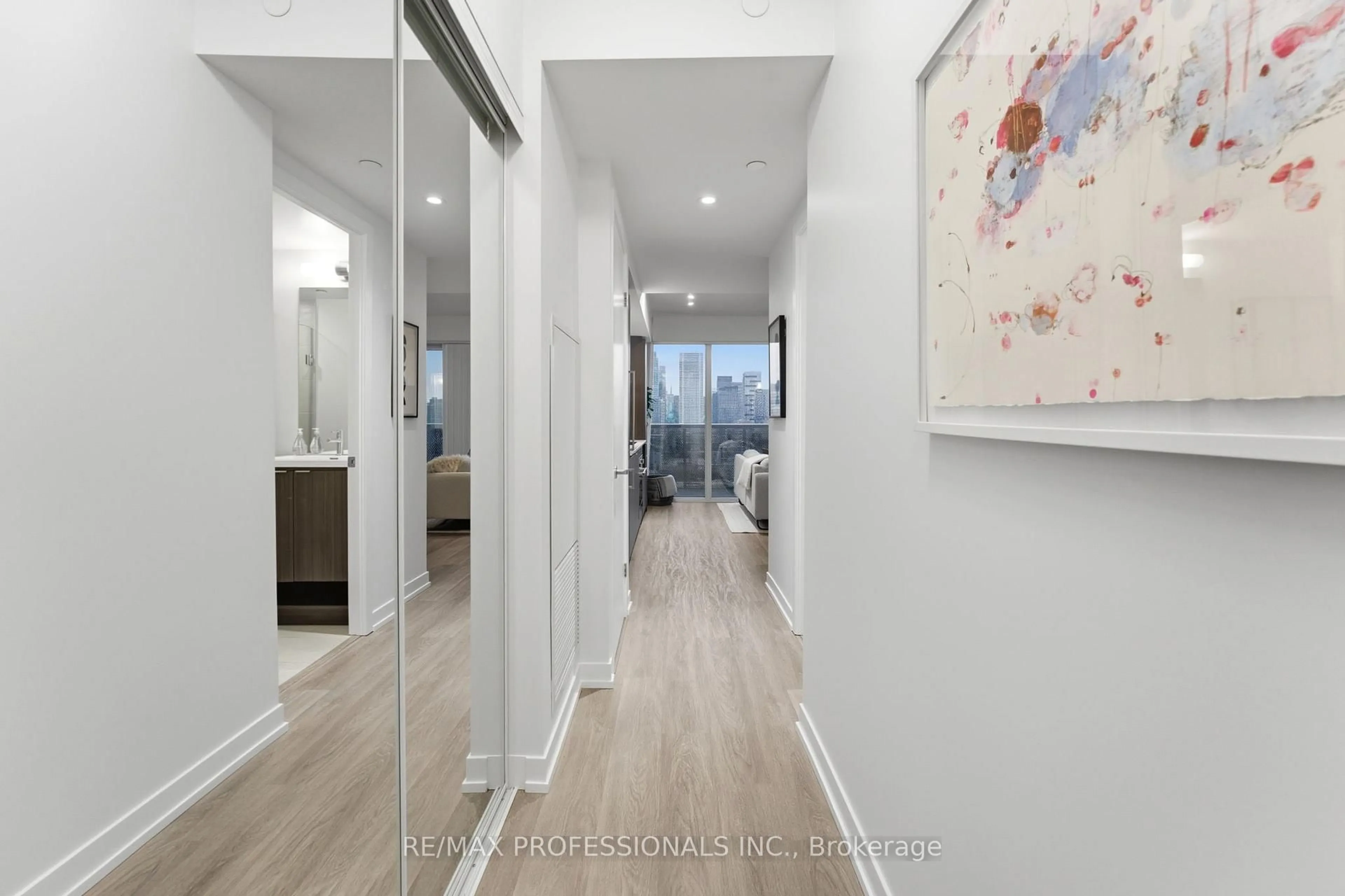 Indoor entryway for 55 Cooper St #2005, Toronto Ontario M5E 0G1