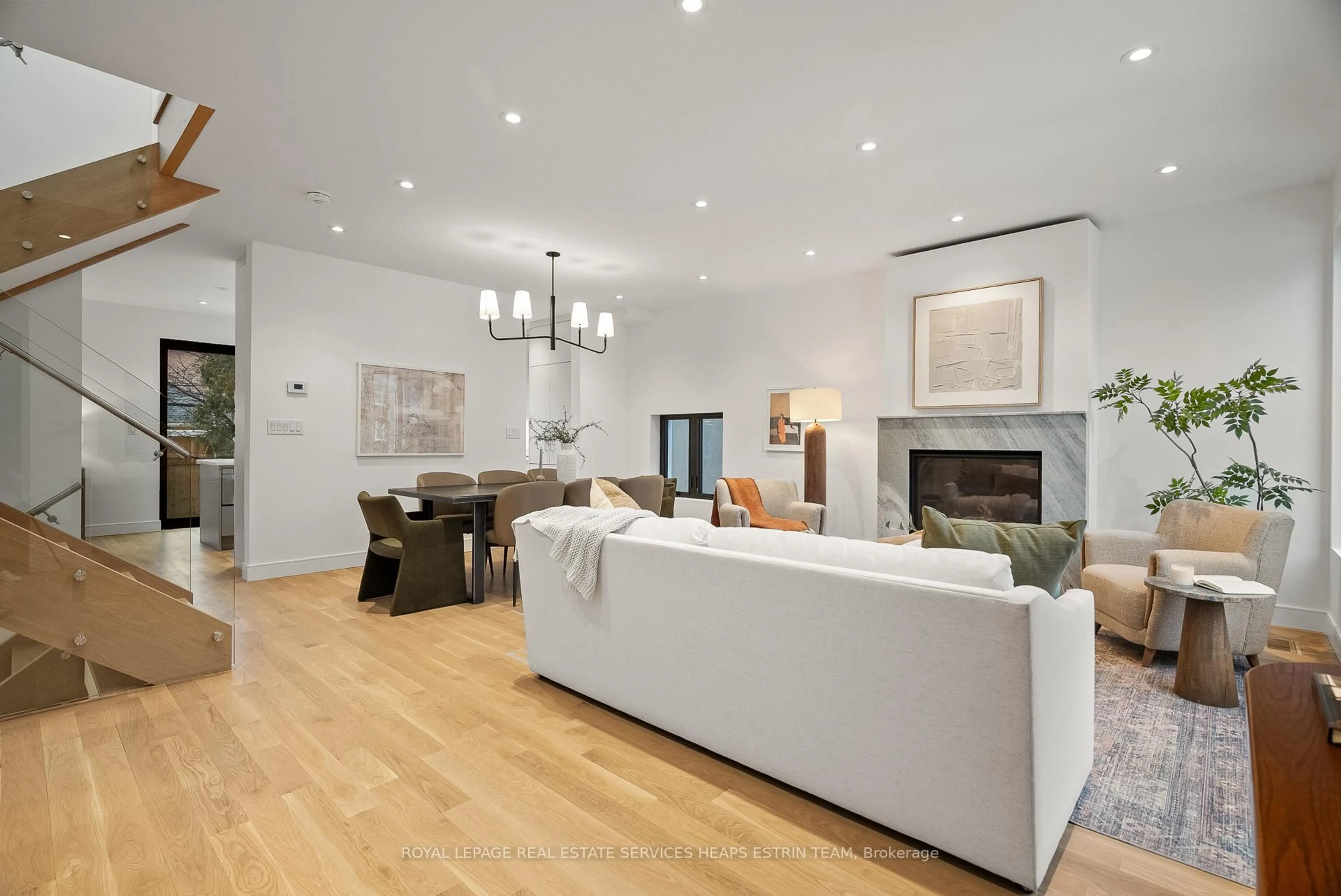 Living room with furniture, unknown for 81 Randolph Rd, Toronto Ontario M4G 3S1