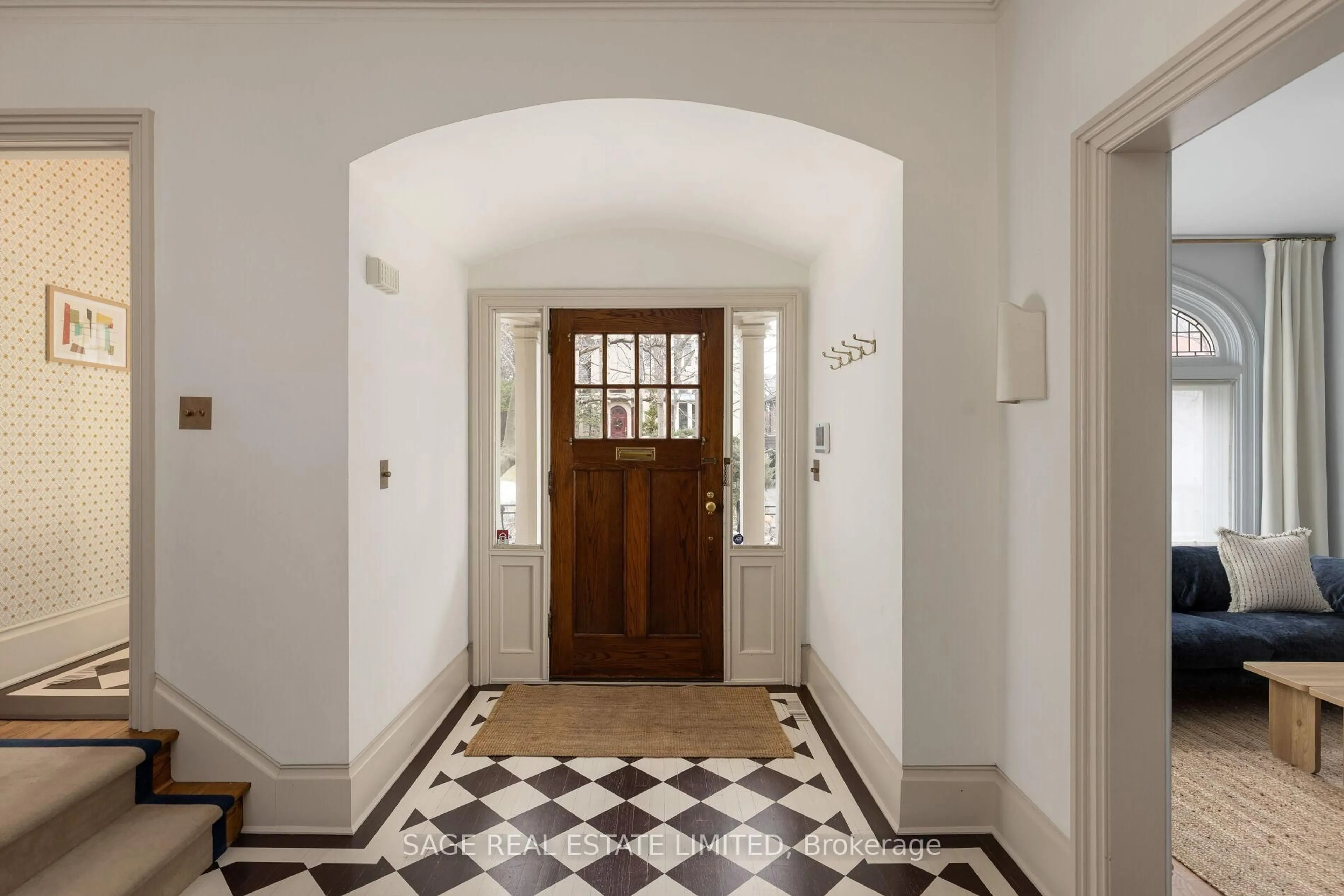 Indoor foyer for 104 Park Rd, Toronto Ontario M4W 2N7