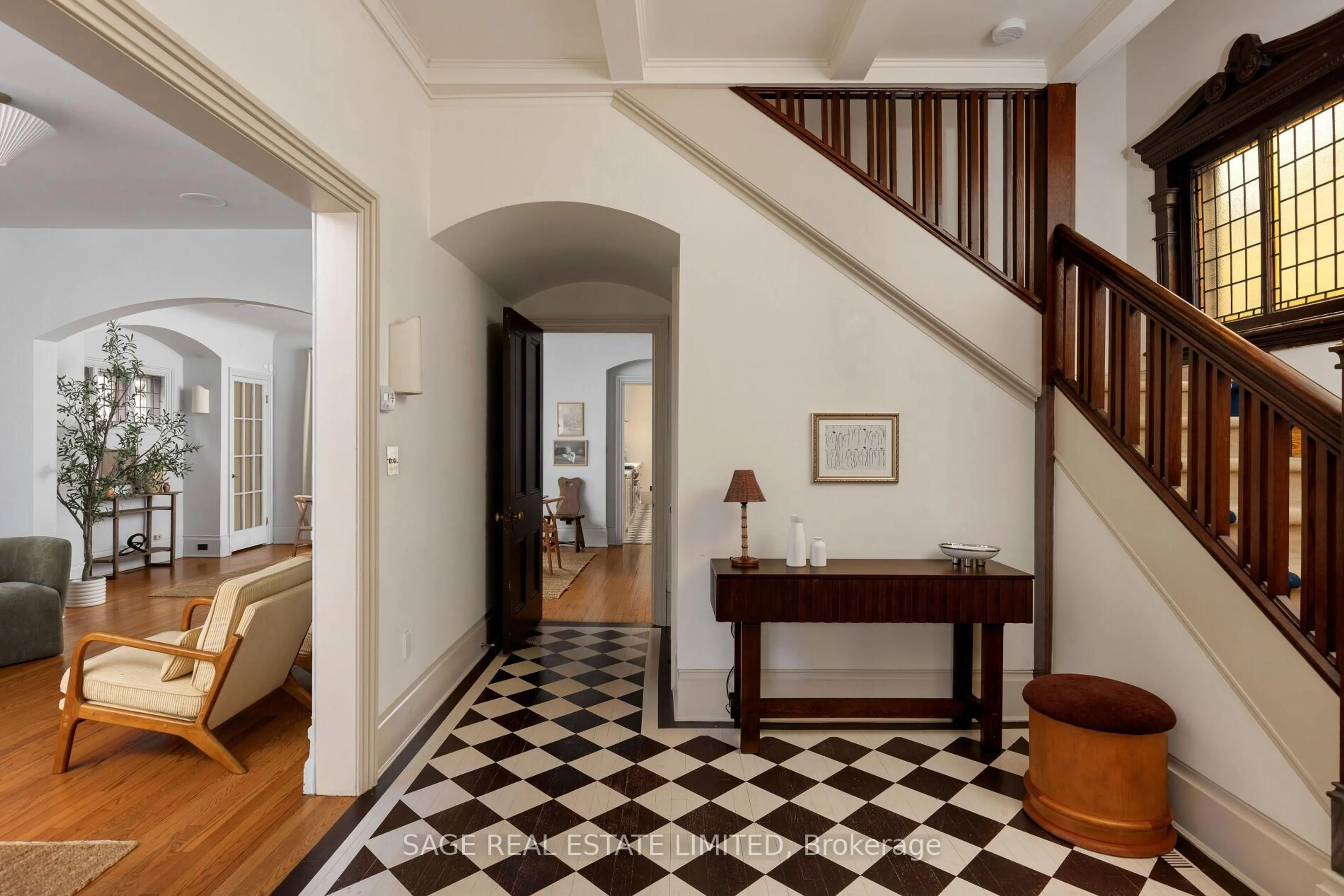 Indoor foyer for 104 Park Rd, Toronto Ontario M4W 2N7