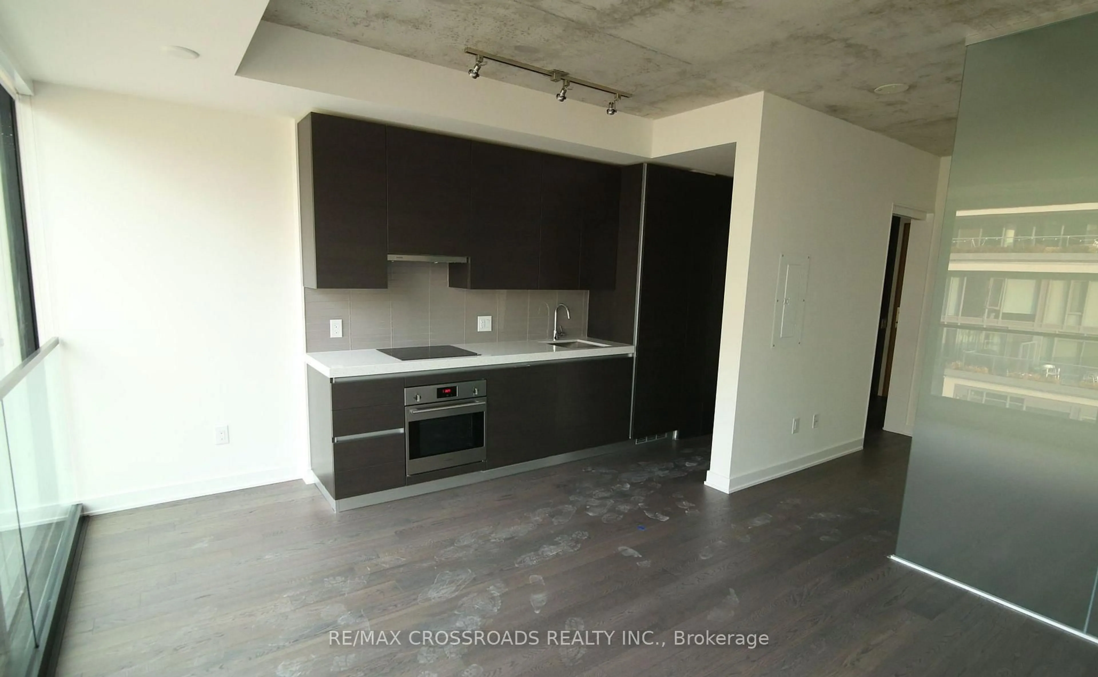 Standard kitchen, cement floor for 629 King St #720, Toronto Ontario M5V 0G9