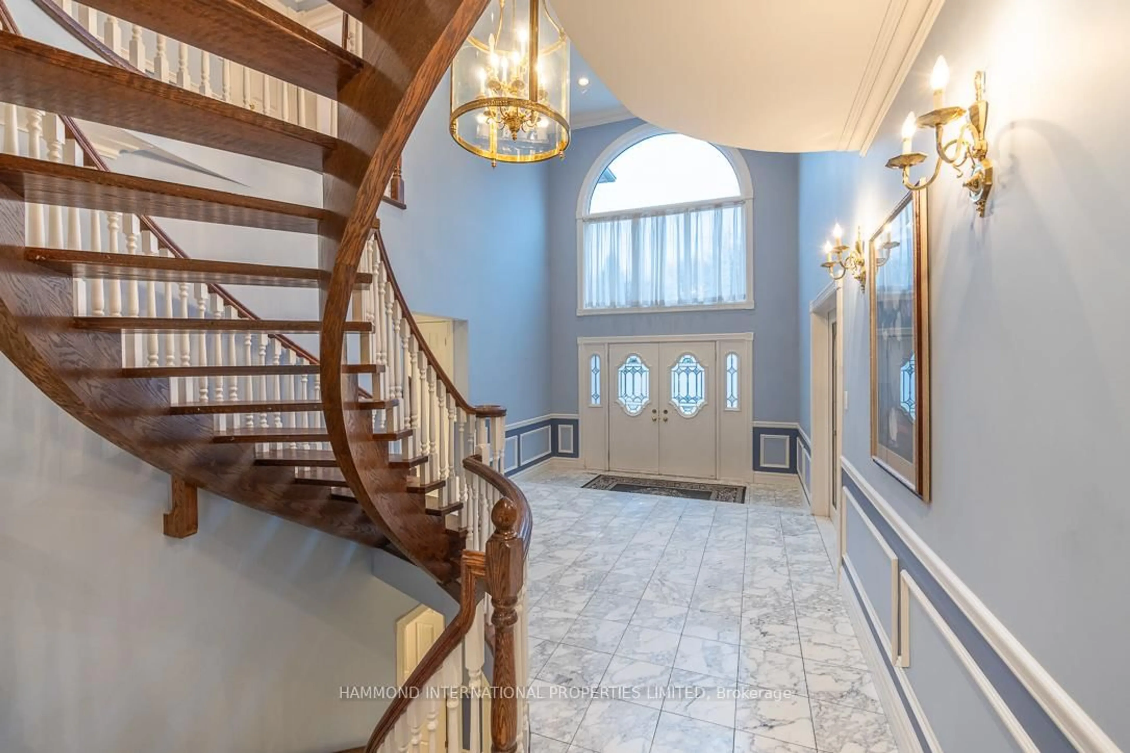 Indoor foyer for 78 Gerald St, Toronto Ontario M2L 2M8