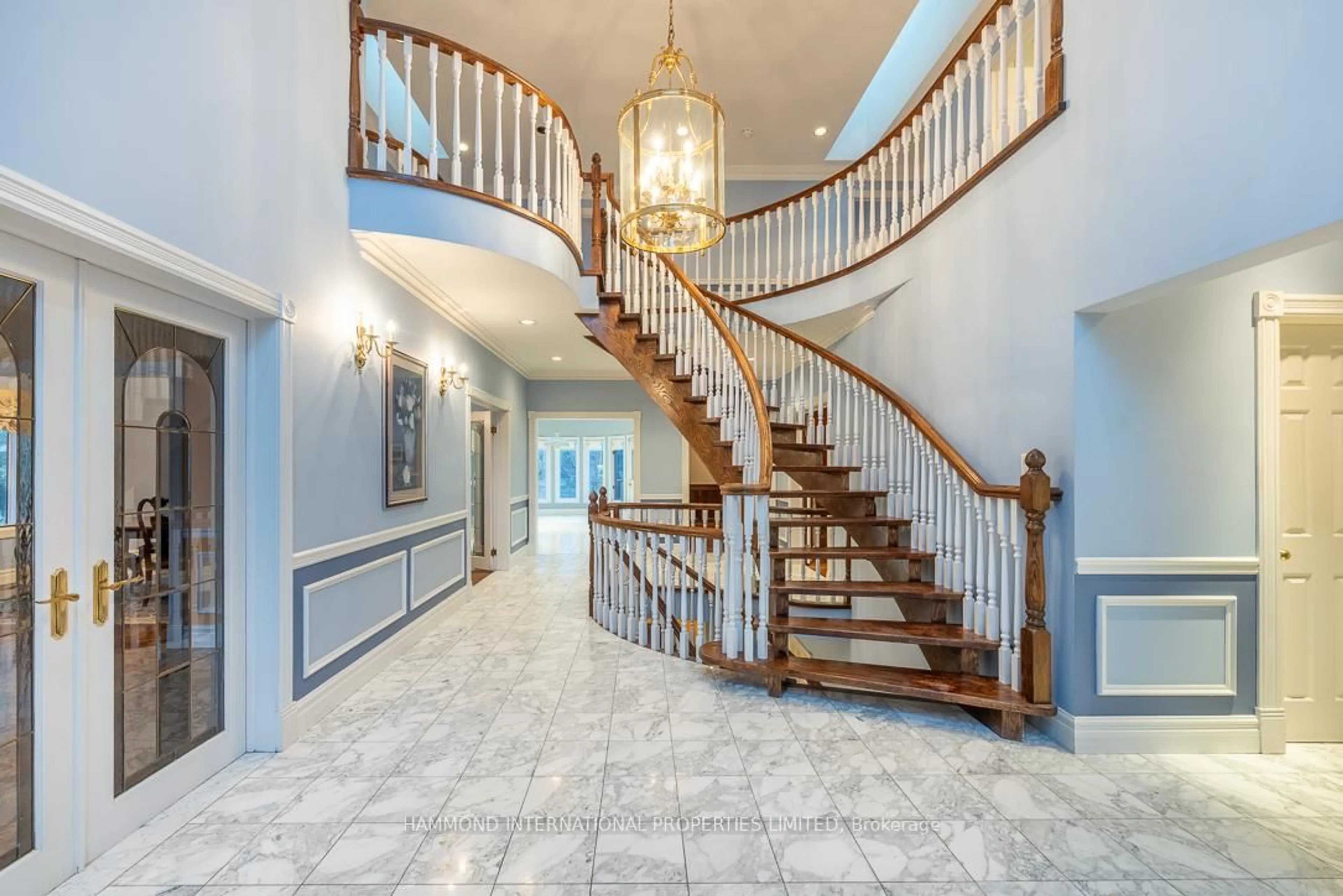 Indoor foyer for 78 Gerald St, Toronto Ontario M2L 2M8