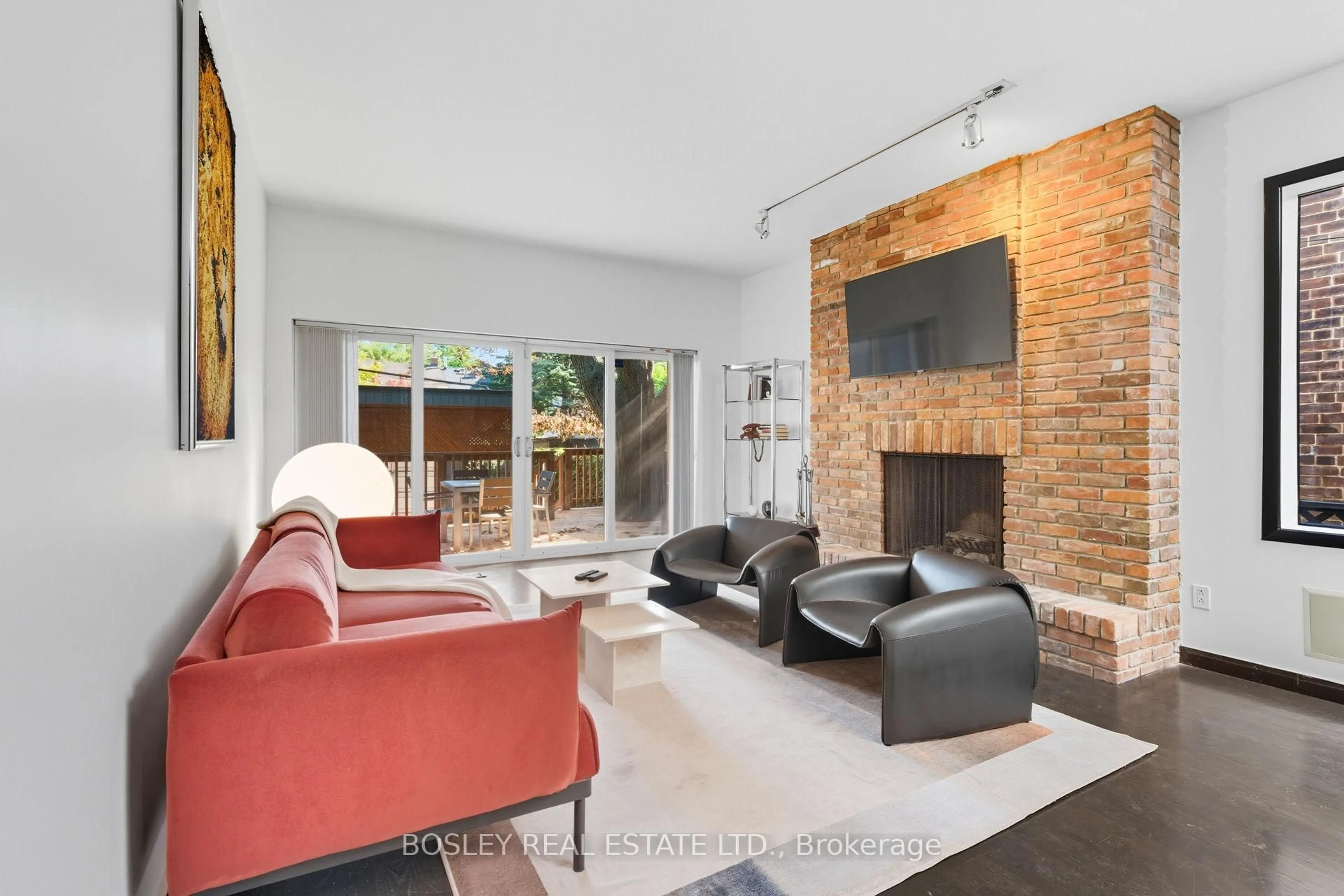 Living room with furniture, unknown for 119 Seaton St, Toronto Ontario M5A 2T3