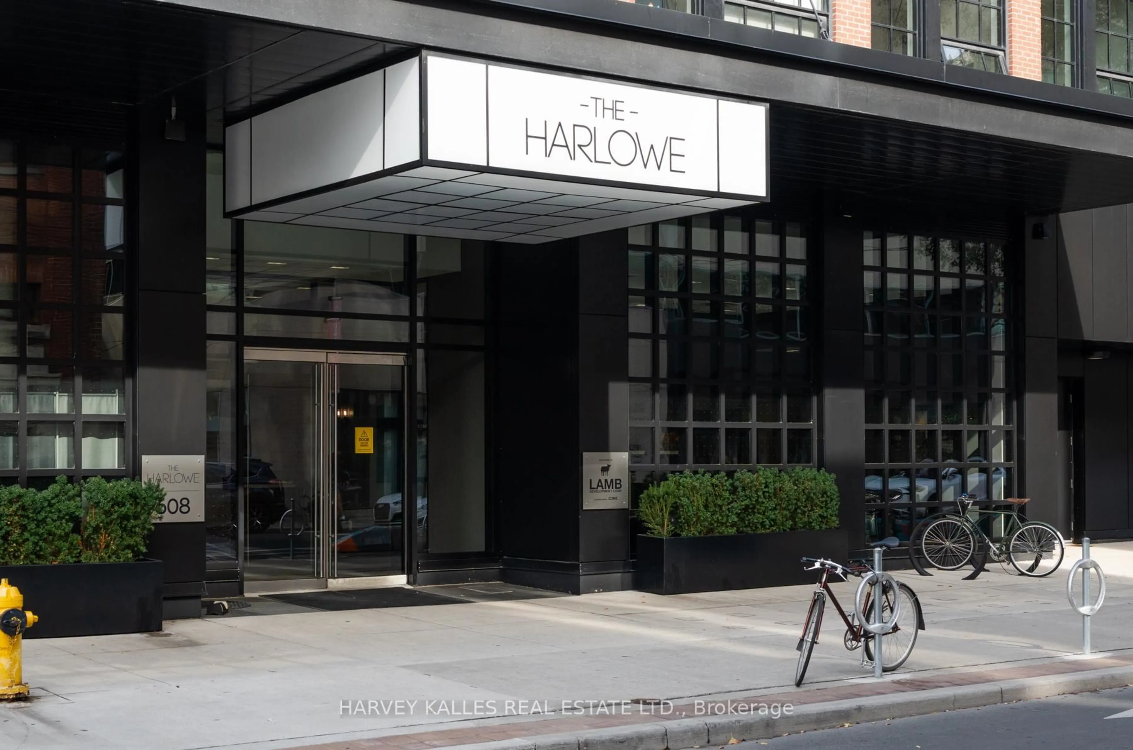 Indoor foyer for 608 Richmond St #613, Toronto Ontario M5V 0N9