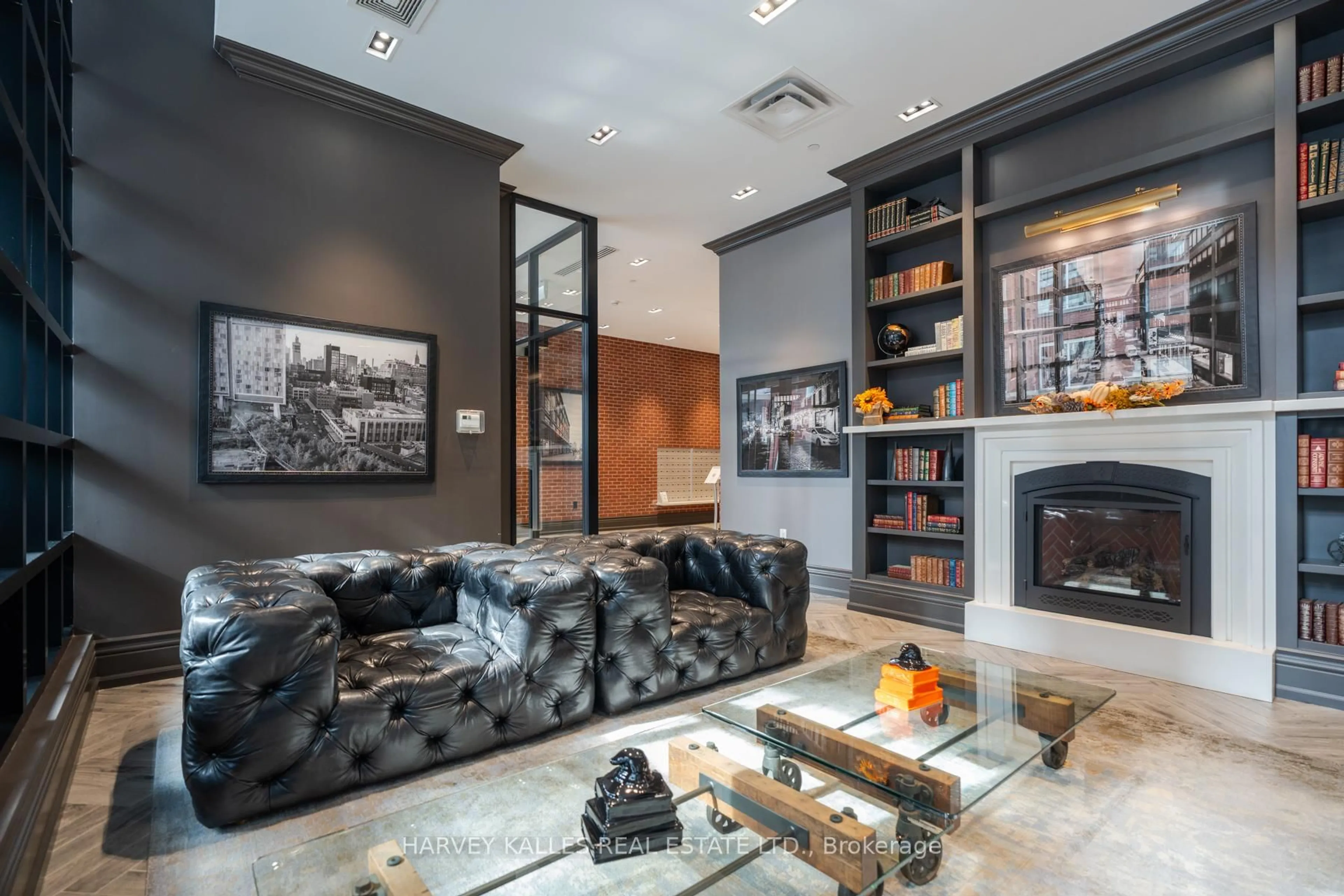 Living room with furniture, unknown for 608 Richmond St #613, Toronto Ontario M5V 0N9