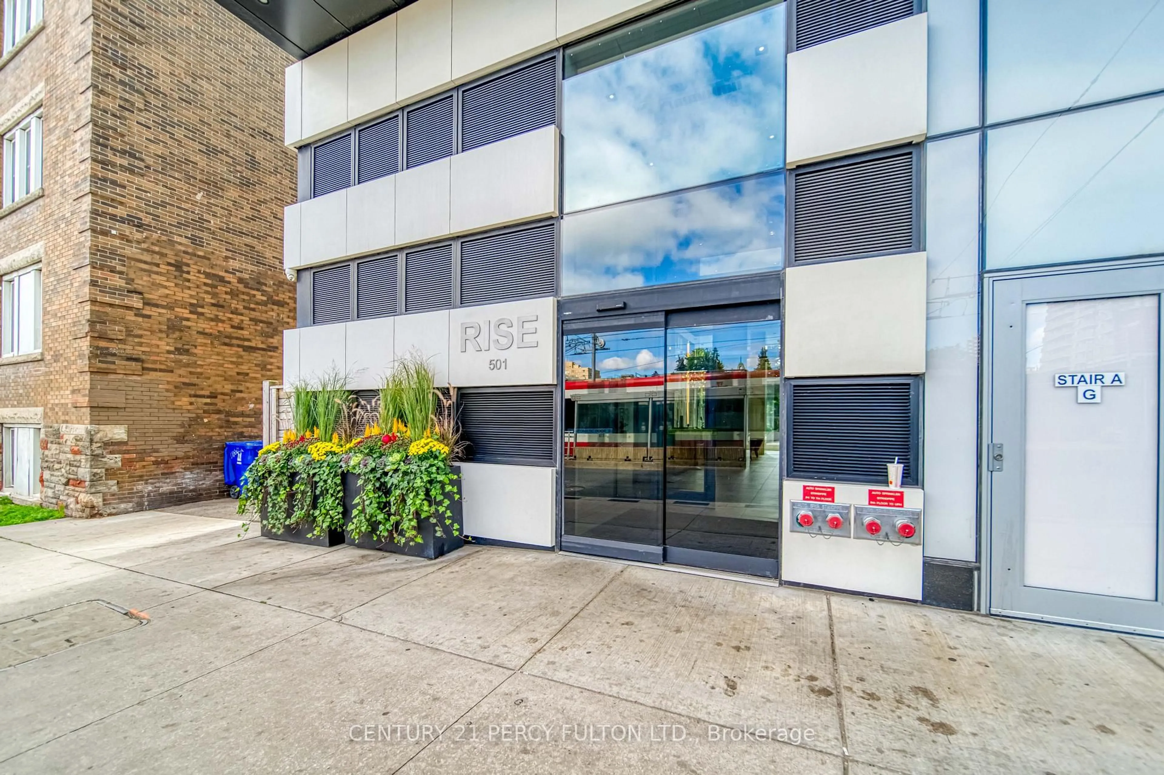 Indoor foyer for 501 St. Clair Ave #1211, Toronto Ontario M5P 0A2