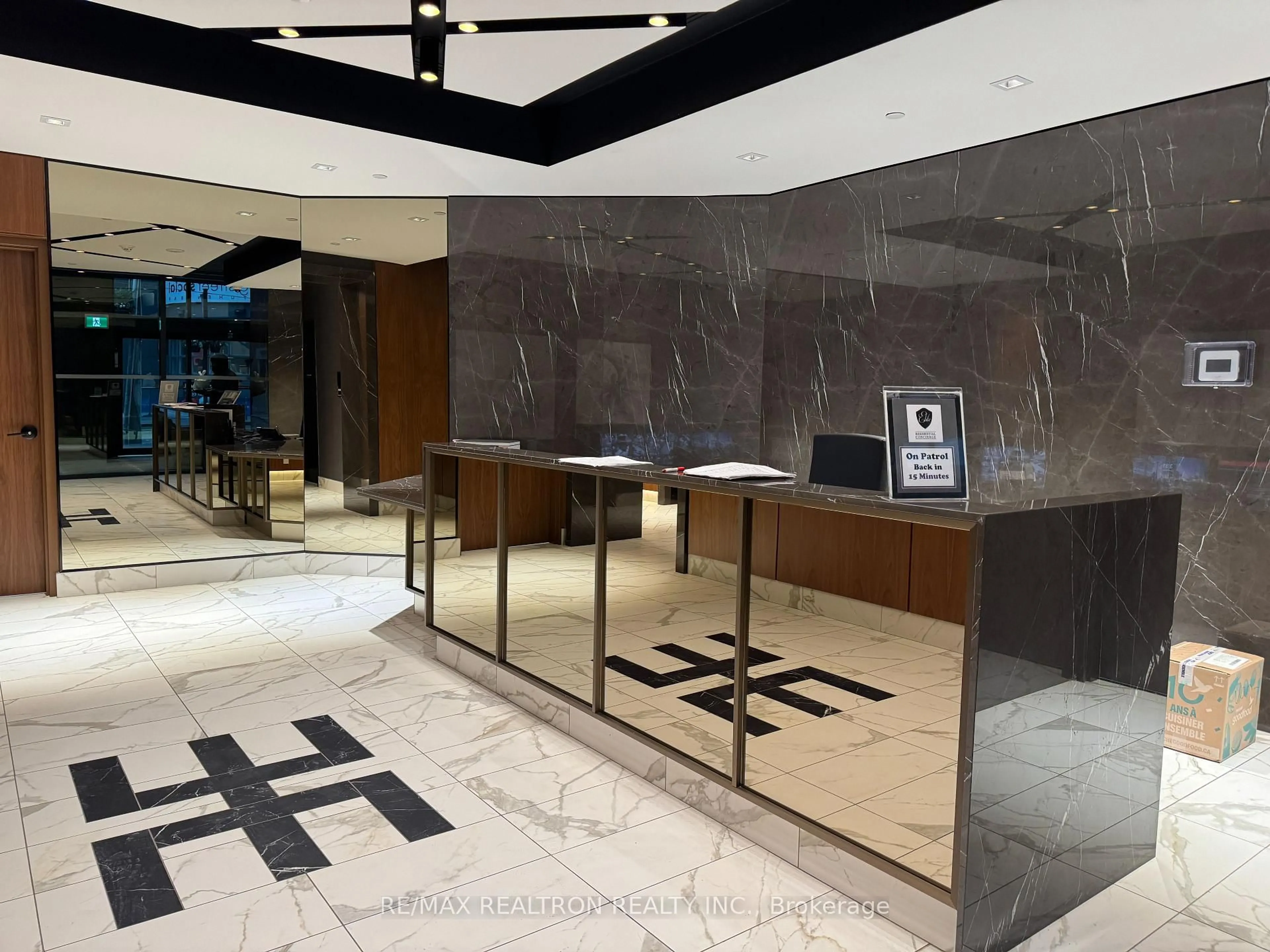 Lobby for 327 King St #1303, Toronto Ontario M5V 0W7