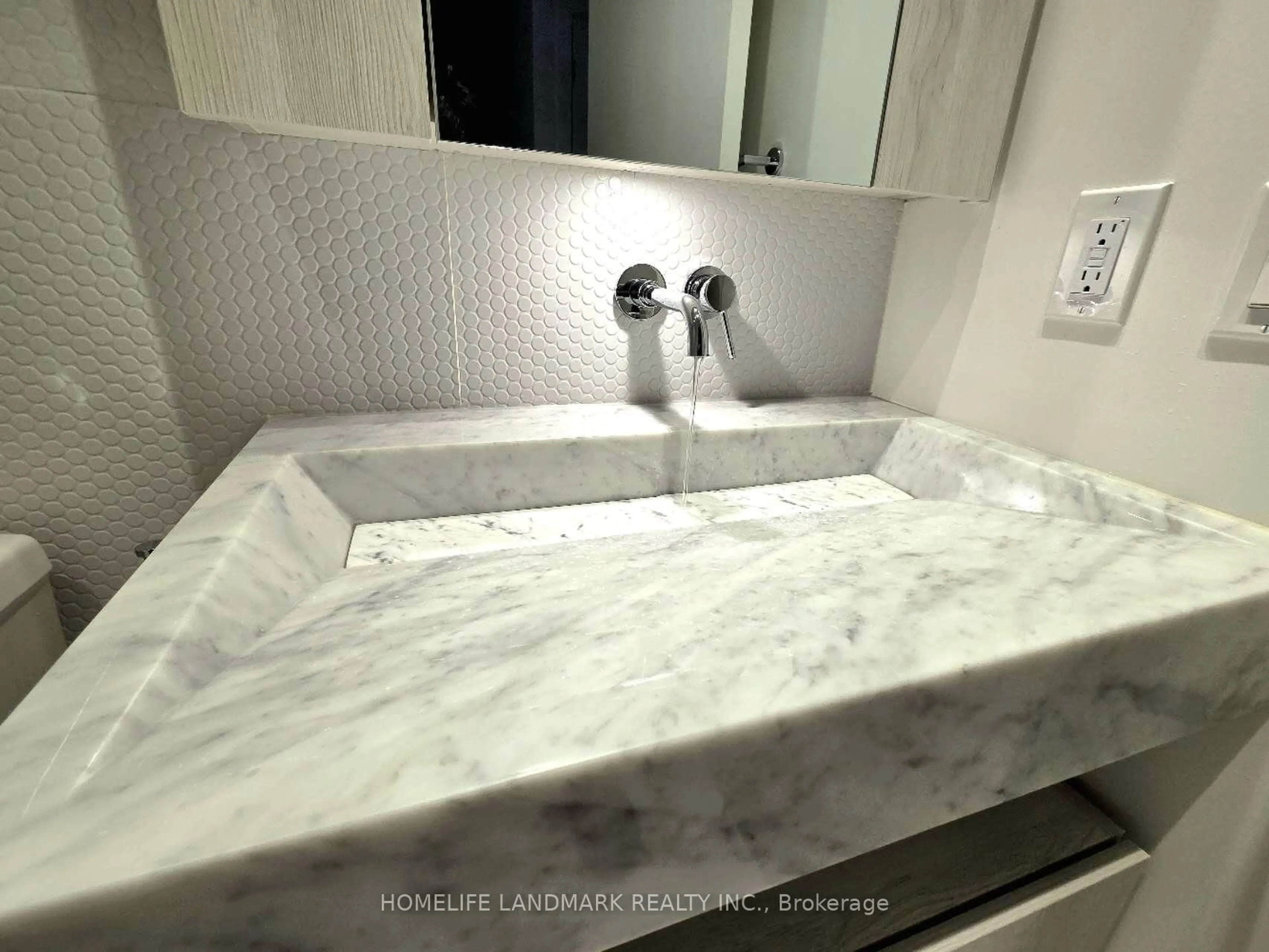 Contemporary bathroom, ceramic/tile floor for 11 Yorkville Ave #08, Toronto Ontario M4W 1L2