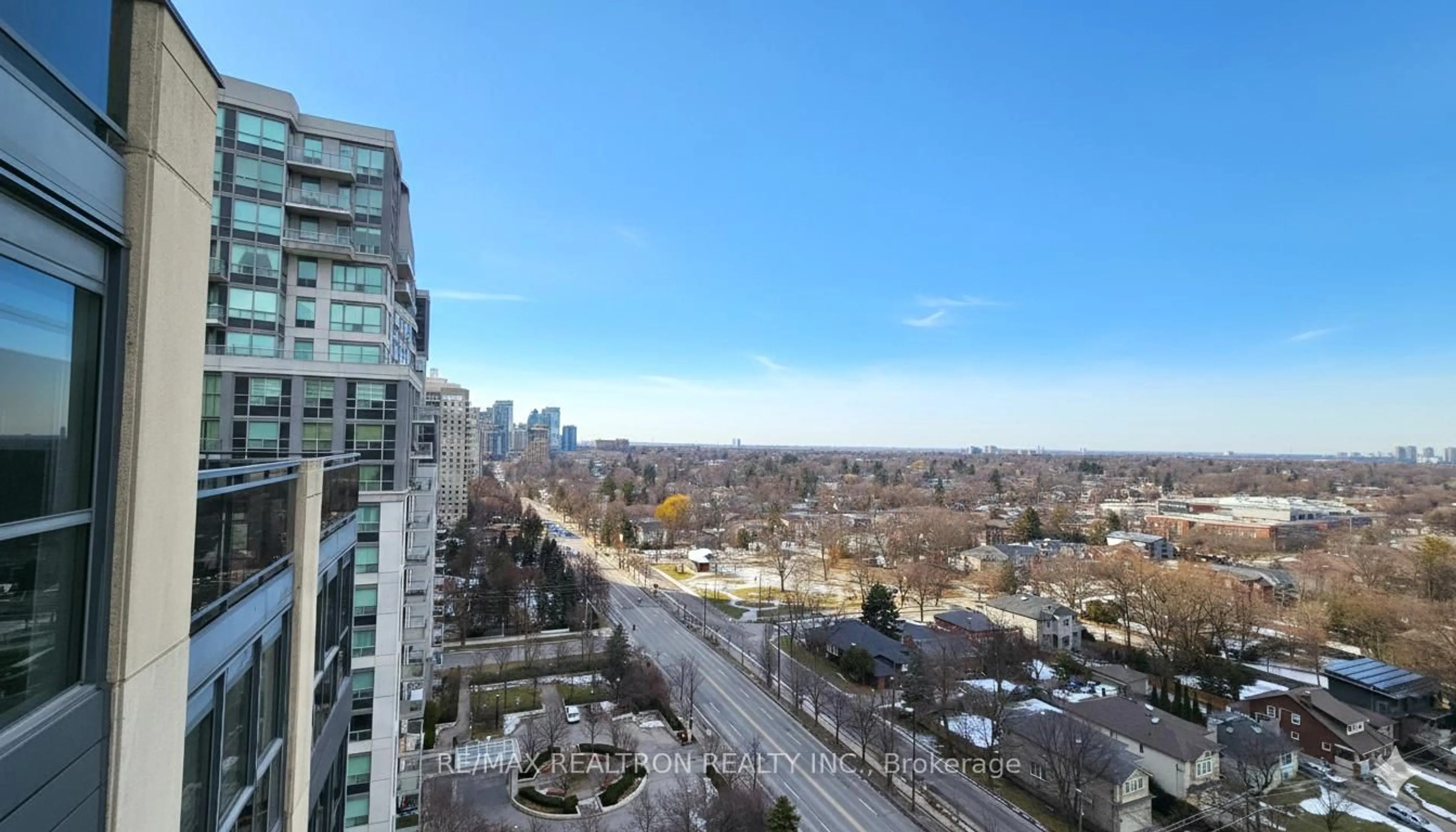 A pic from outside/outdoor area/front of a property/back of a property/a pic from drone, city buildings view from balcony for 28 Hollywood Ave #PH03, Toronto Ontario M2N 6S4