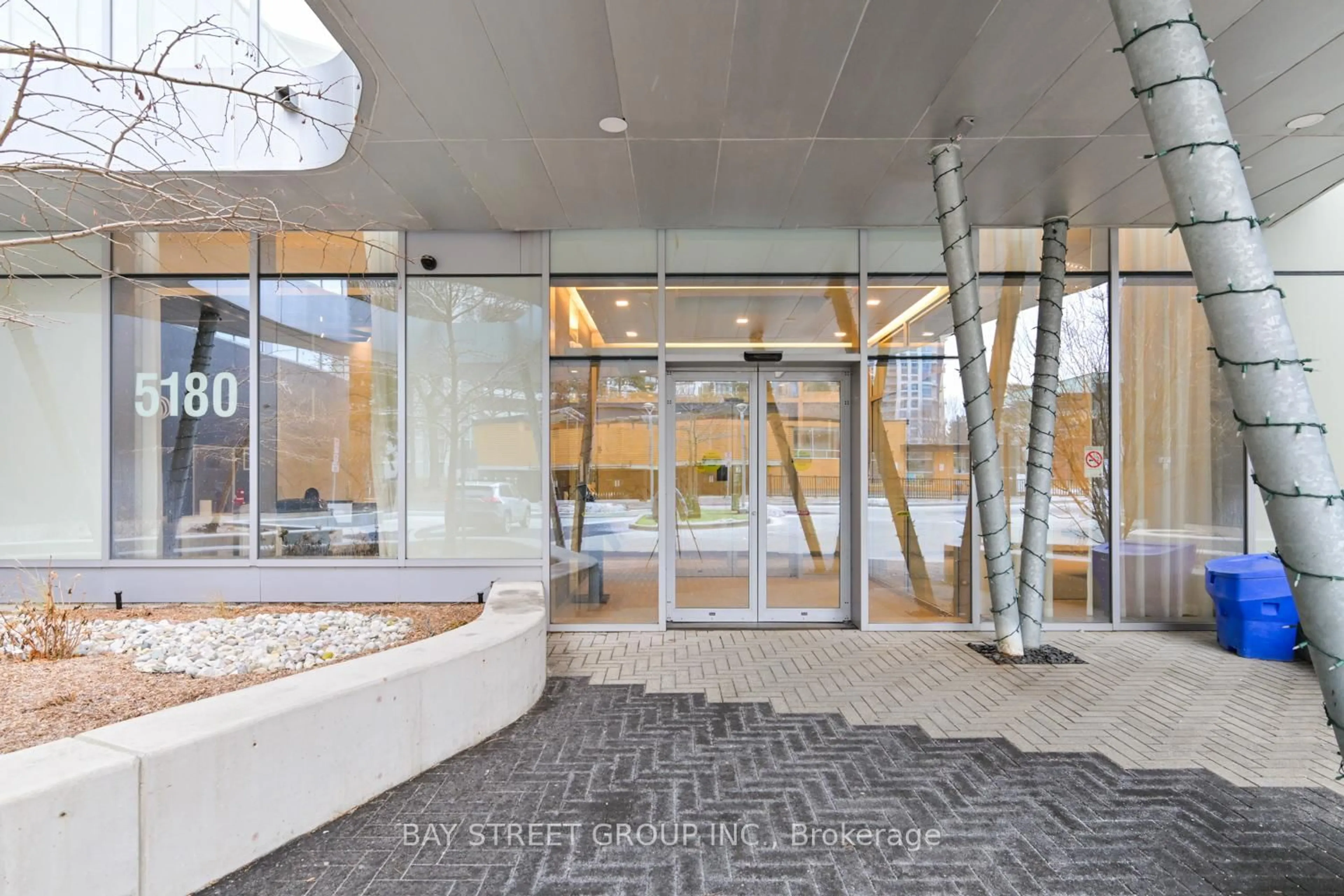 Indoor foyer for 5180 Yonge St #Lph04, Toronto Ontario M2N 5P6