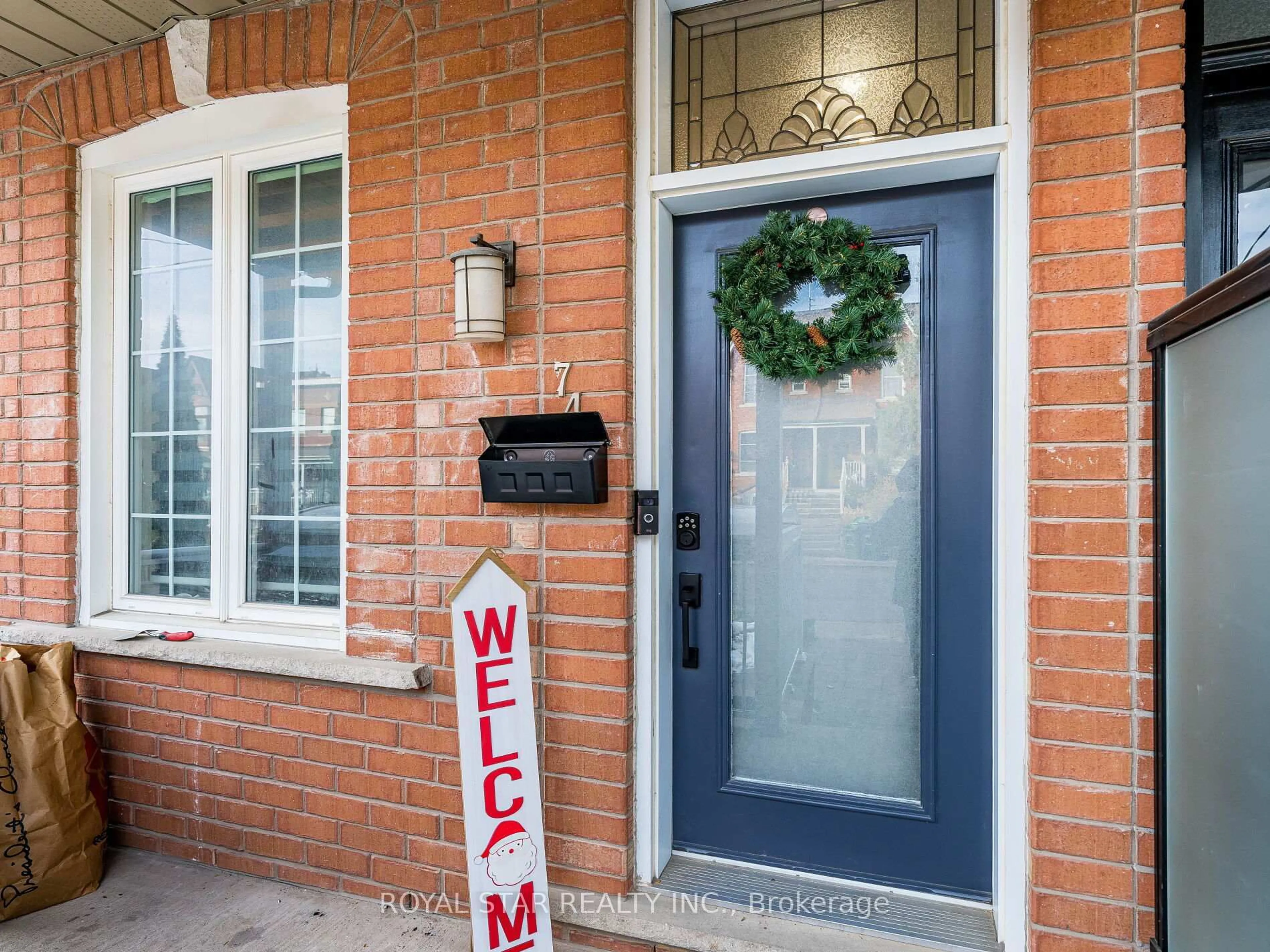 Indoor entryway for 74 Montrose Ave, Toronto Ontario M6J 2T7