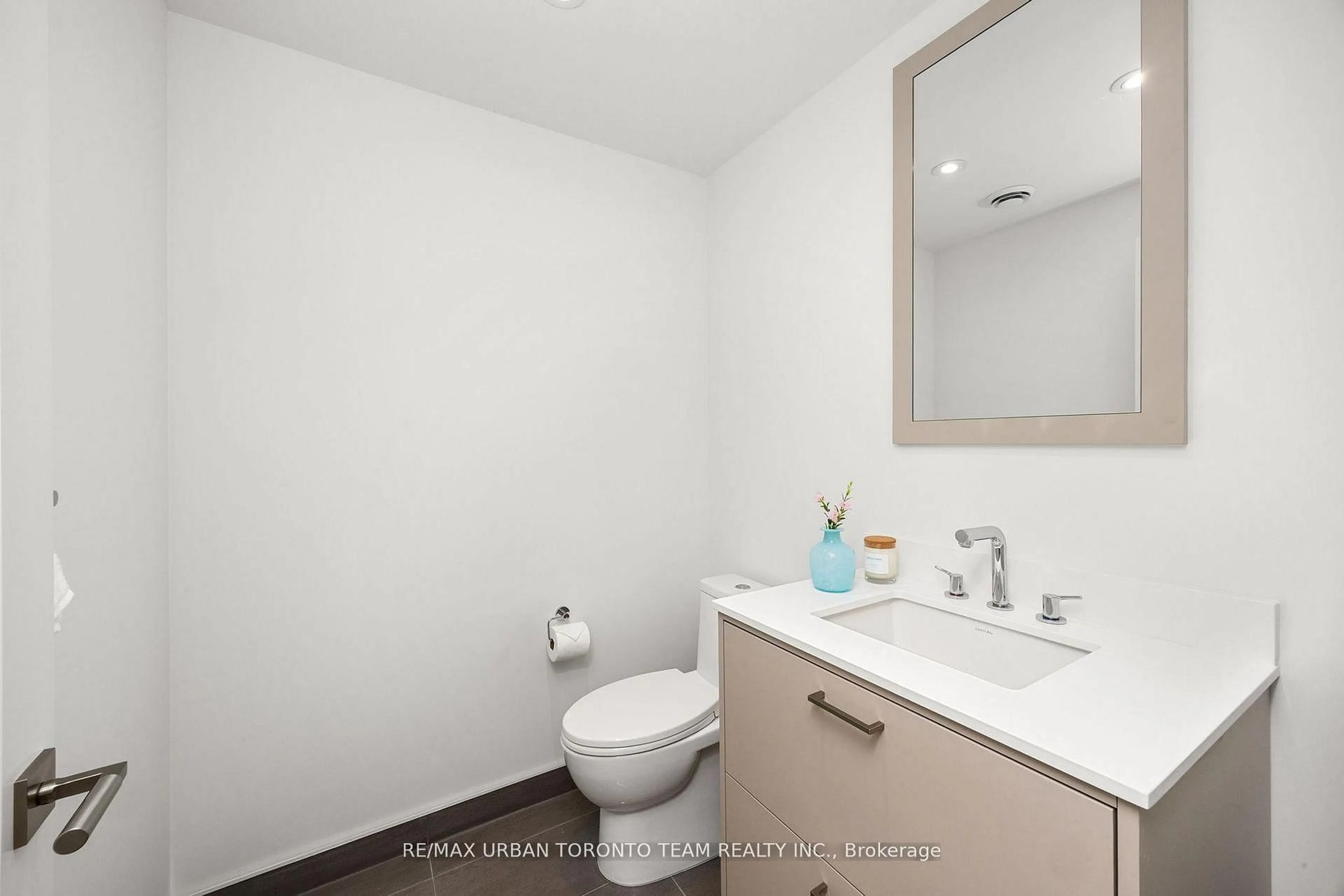 Standard bathroom, unknown for 155 Merchants' Wharf #415, Toronto Ontario M5A 0Y4