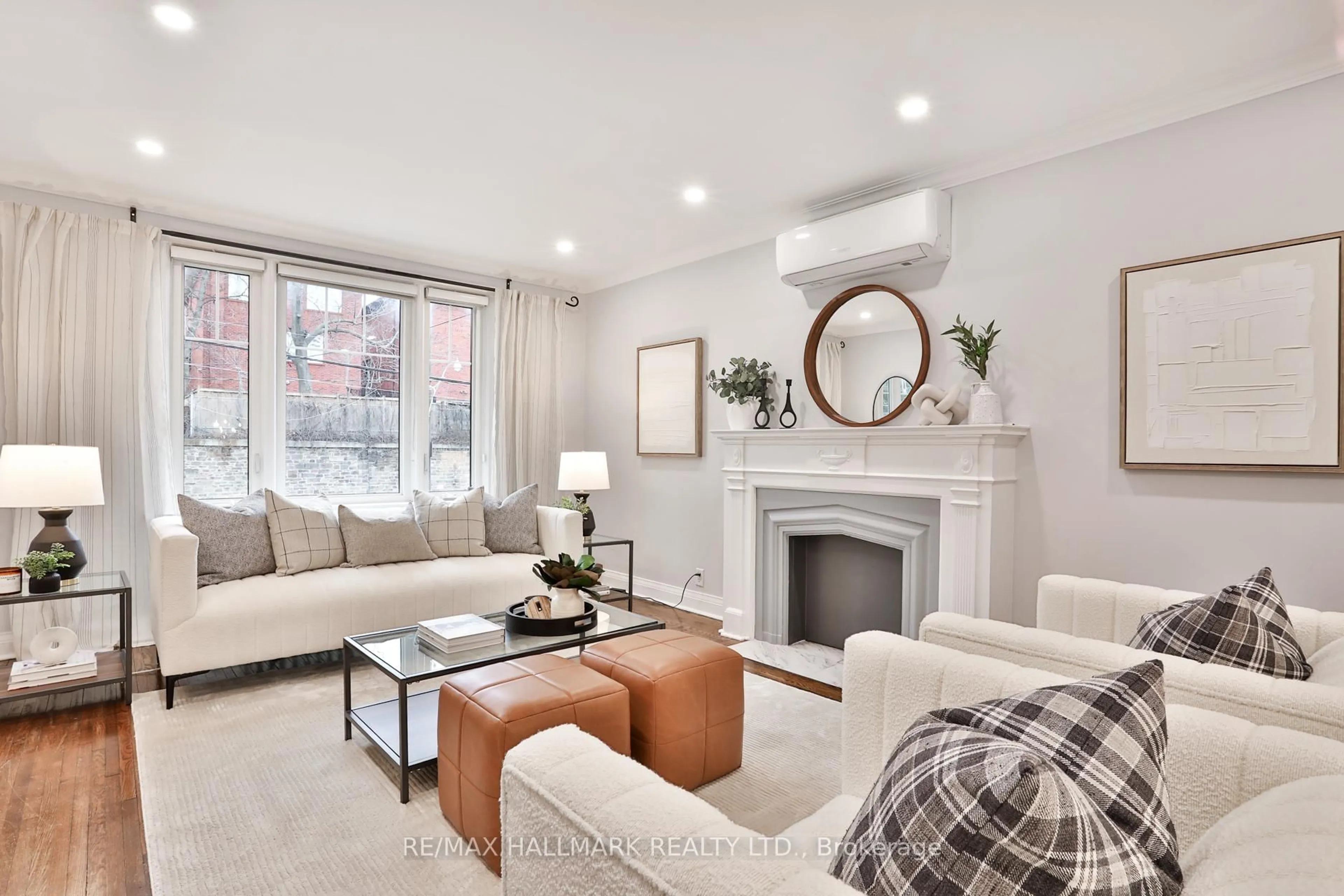 Living room with furniture, unknown for 1632 Bathurst St, Toronto Ontario M5P 3J5