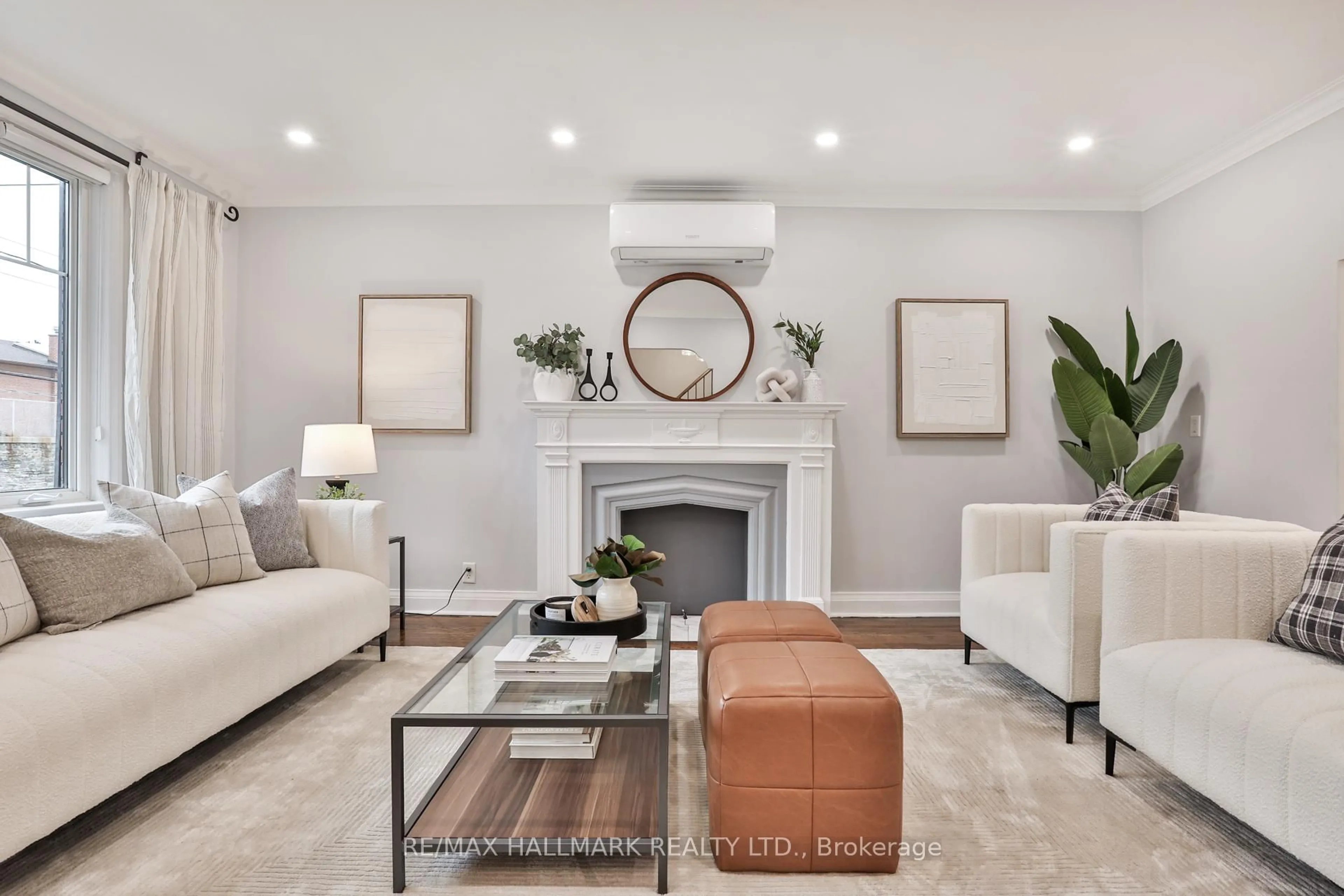 Living room with furniture, unknown for 1632 Bathurst St, Toronto Ontario M5P 3J5