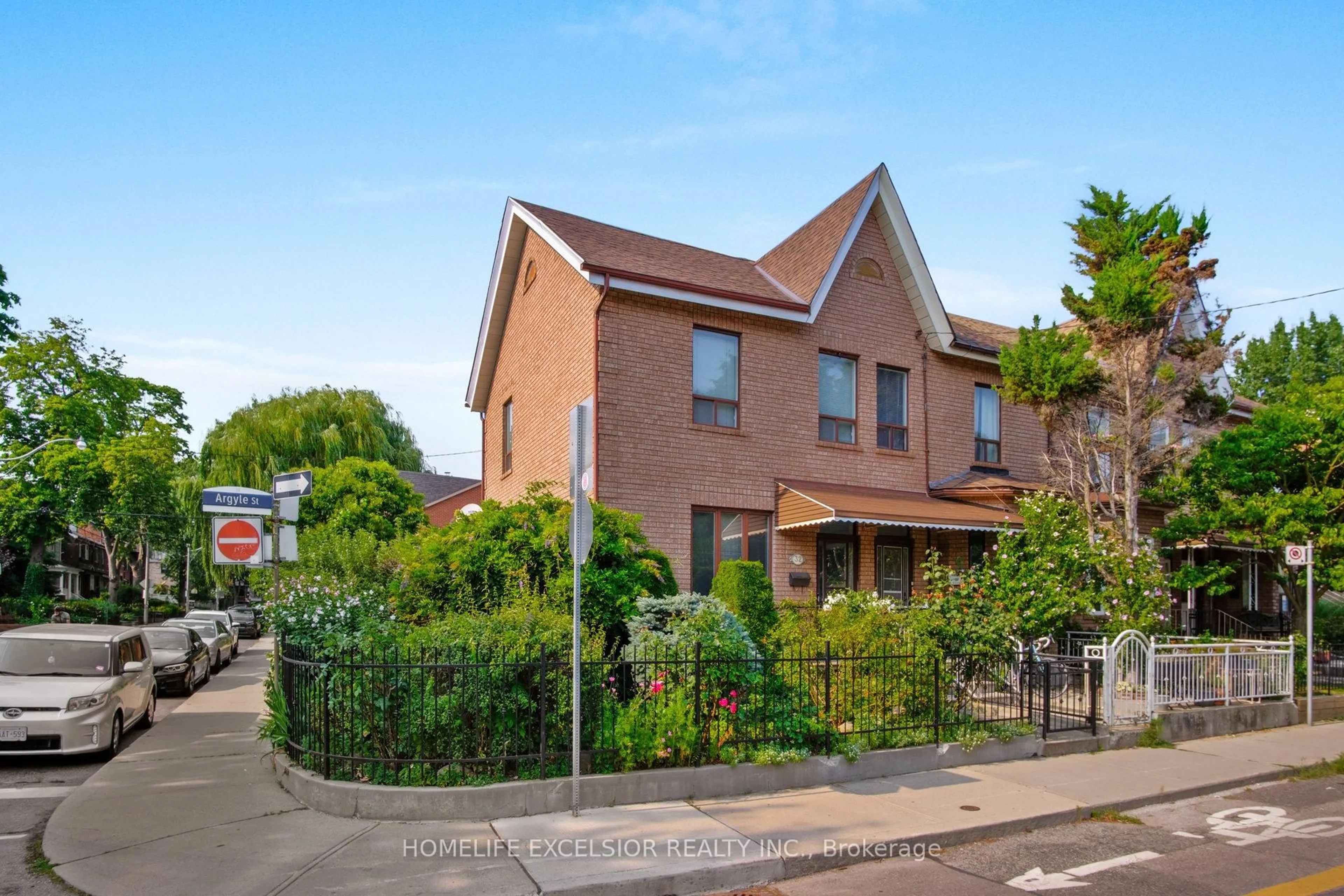 Home with brick exterior material, street for 32 Argyle St, Toronto Ontario M6J 1N4