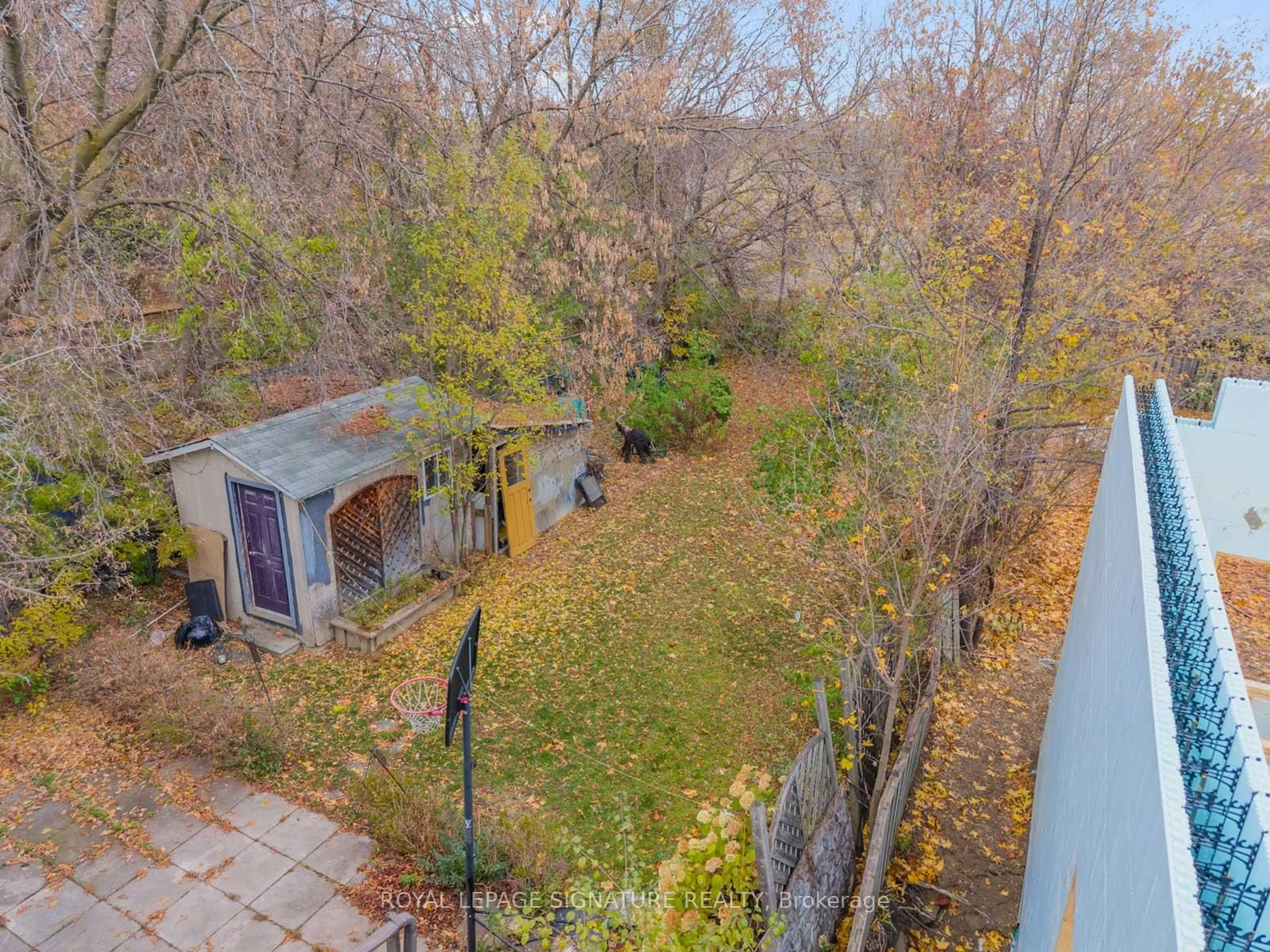 A pic from outside/outdoor area/front of a property/back of a property/a pic from drone, forest/trees view for 27 King High Ave, Toronto Ontario M3H 3A8
