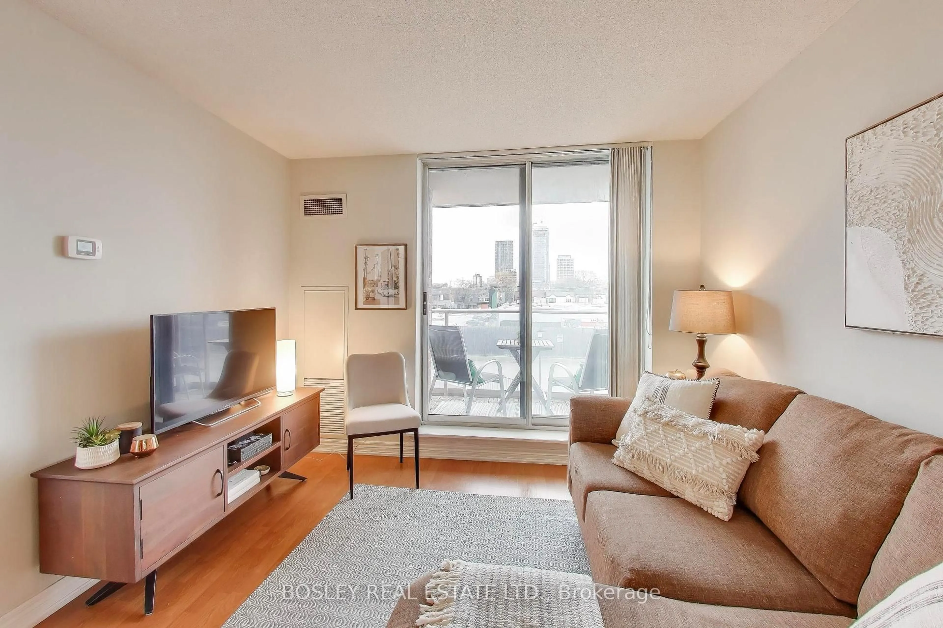 Living room with furniture, unknown for 1369 Bloor St #303, Toronto Ontario M6P 4J4