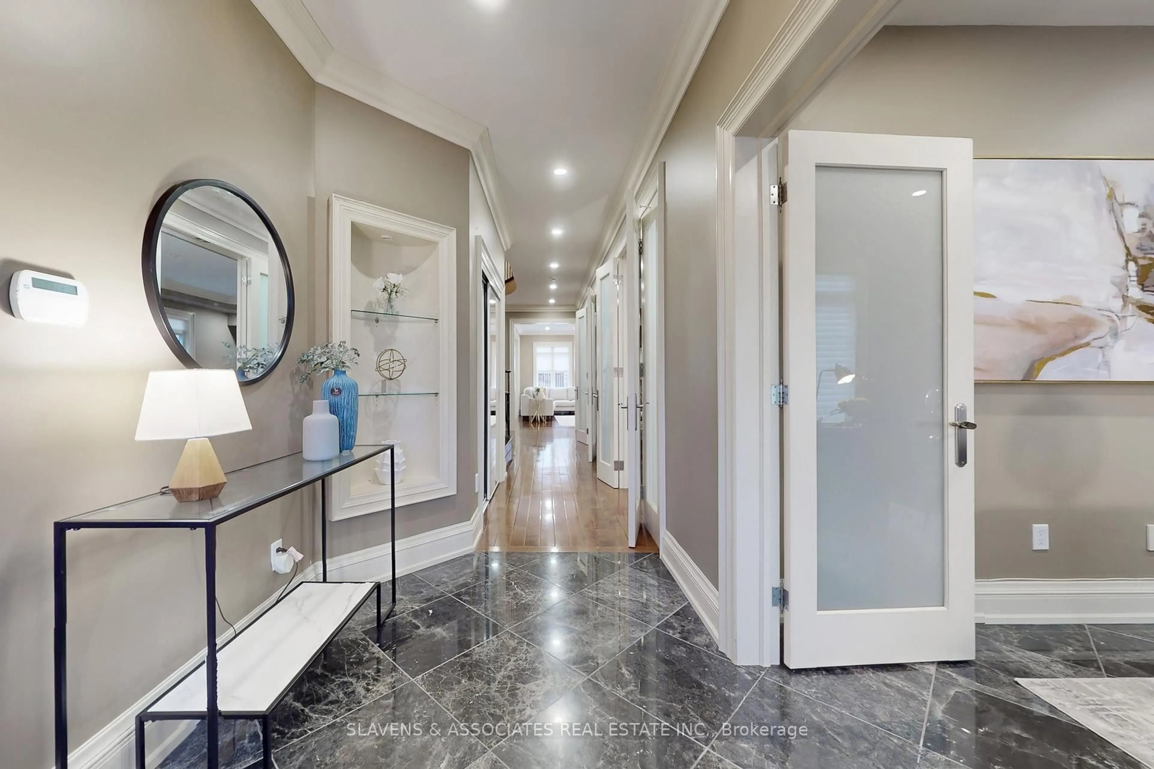 Indoor foyer for 130 York Mills Rd, Toronto Ontario M2L 1K6