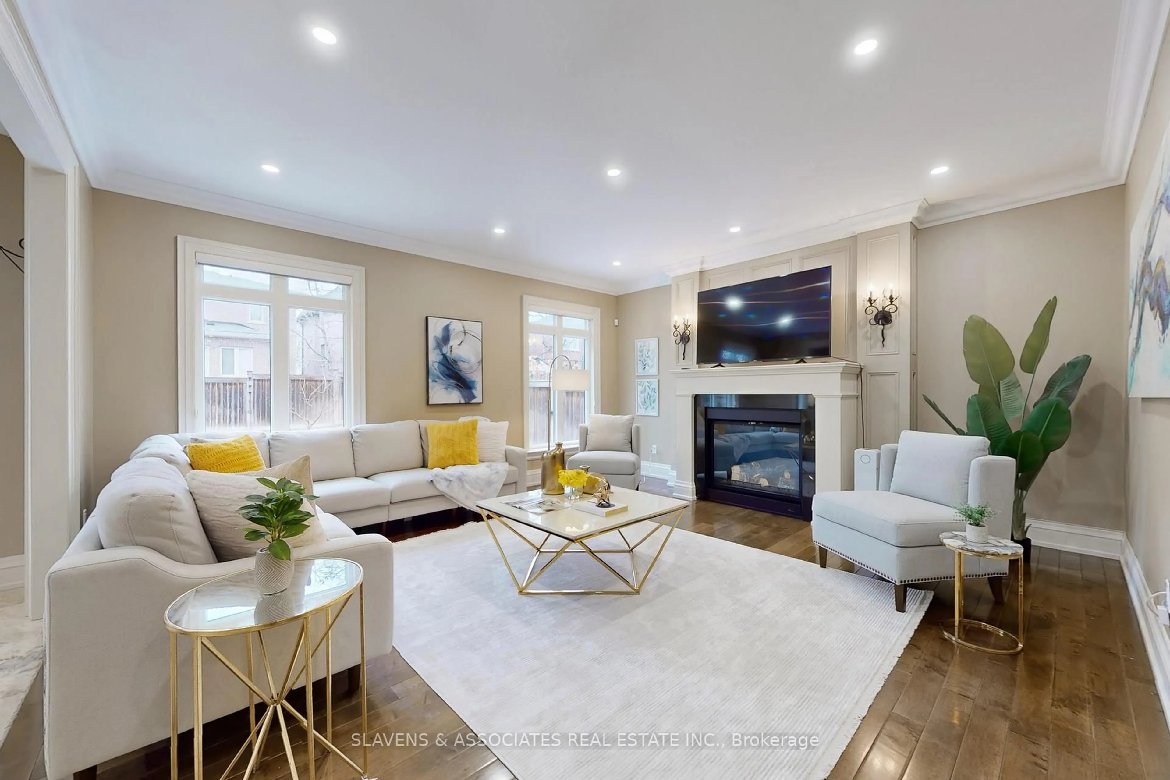 Living room with furniture, unknown for 130 York Mills Rd, Toronto Ontario M2L 1K6