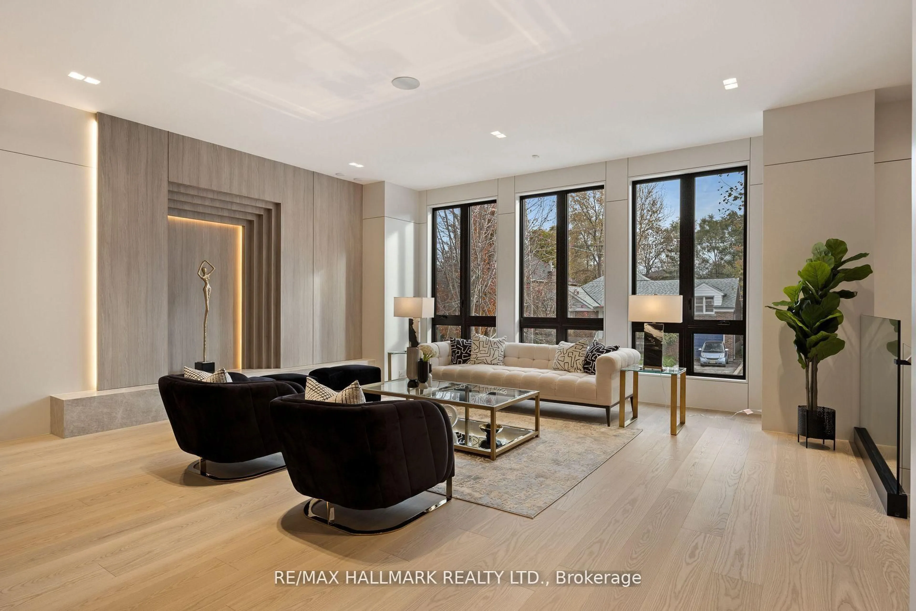 Living room with furniture, unknown for 652 Bedford Park Ave, Toronto Ontario M5M 1K4